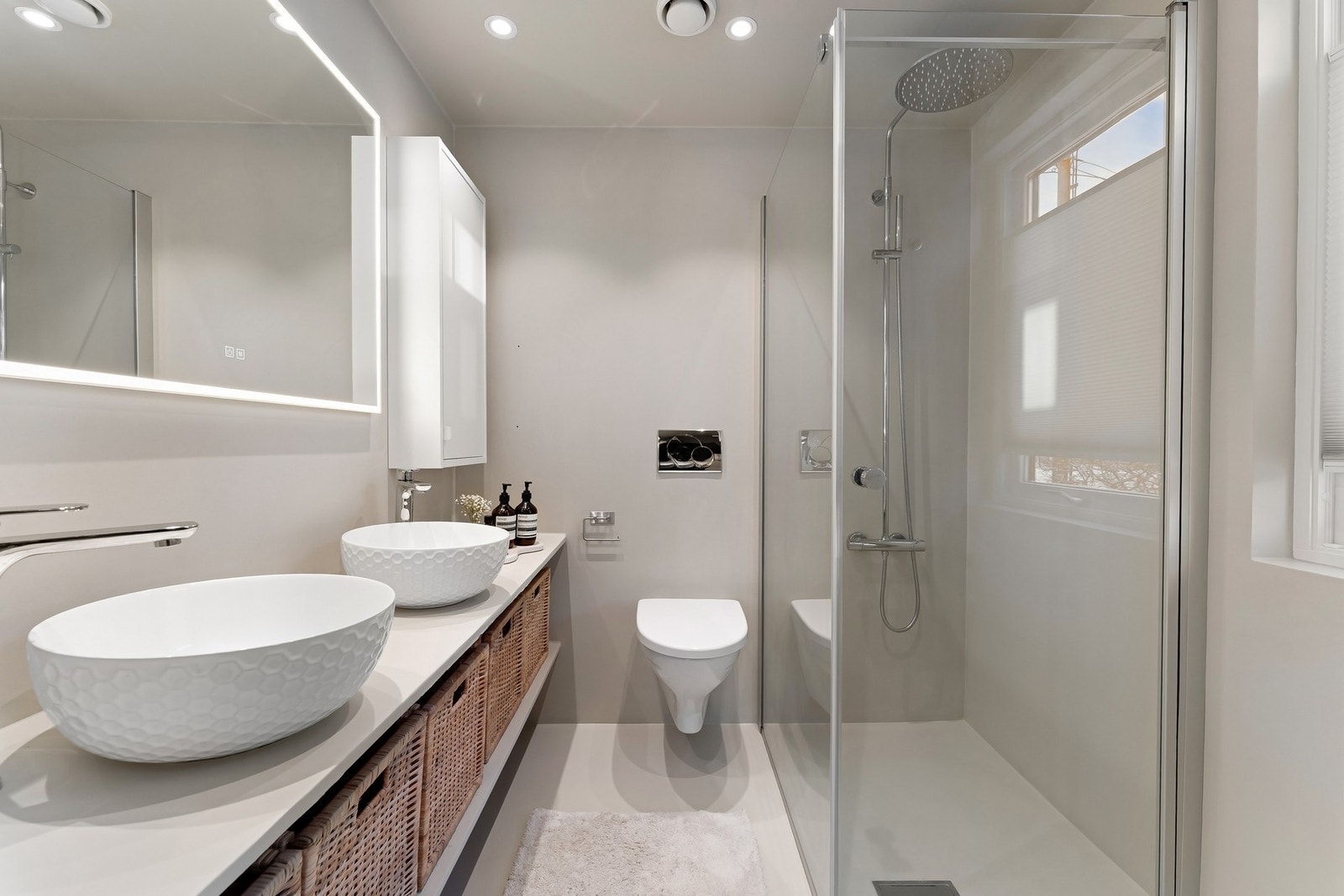 Bad/wc i tilknytning til soverom 1 av 2. Galleribilde