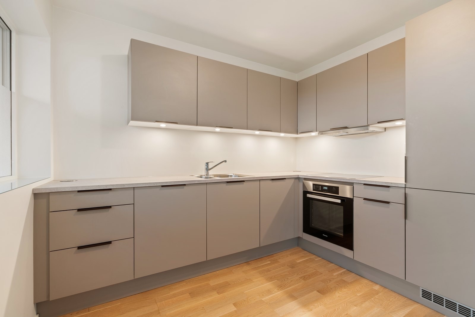 Pent, tidløst kjøkken Galleribilde