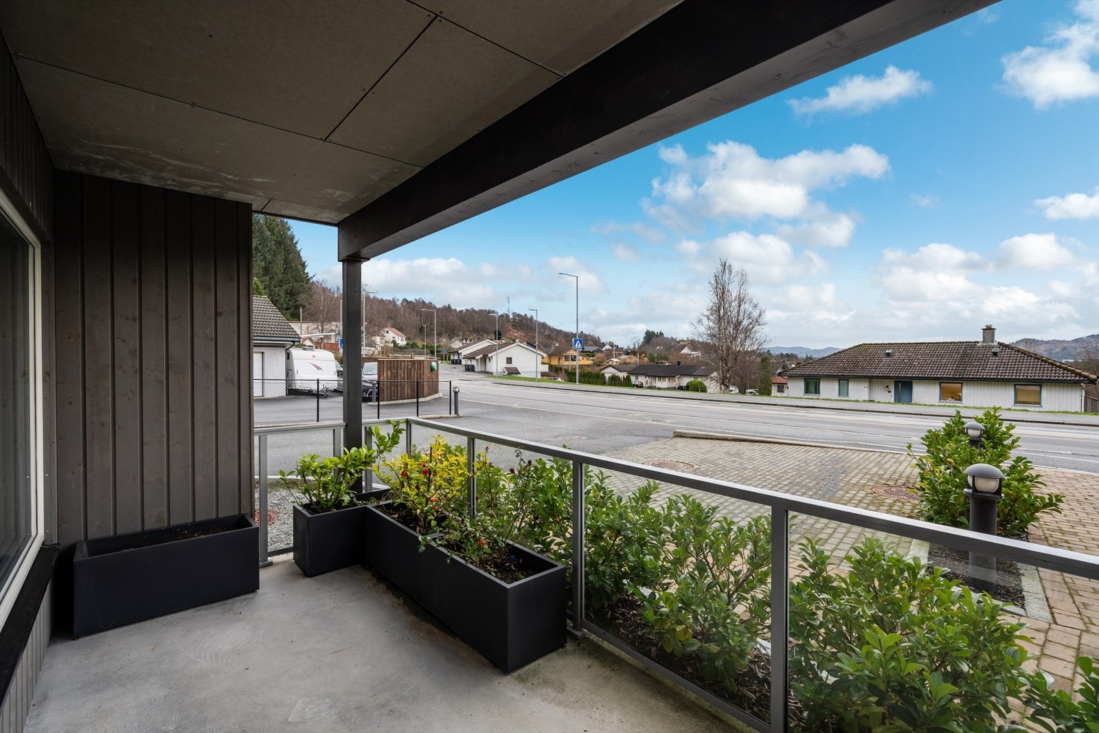 Kort veg til Aksdal senter og Tysværtunet med alle fasiliteter. Galleribilde