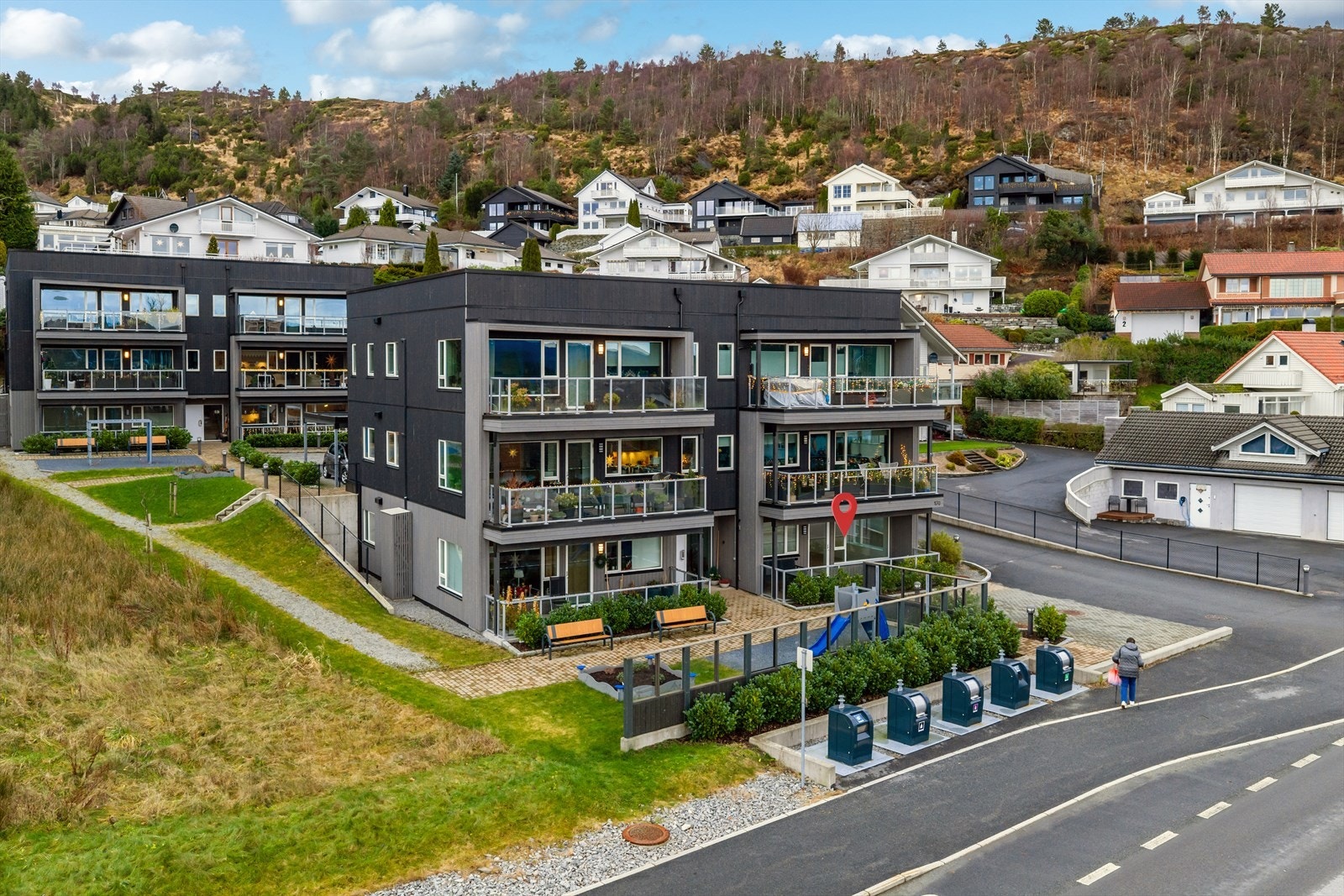 Nyere leilighetsbygg med sentral plassering i Aksdal Galleribilde