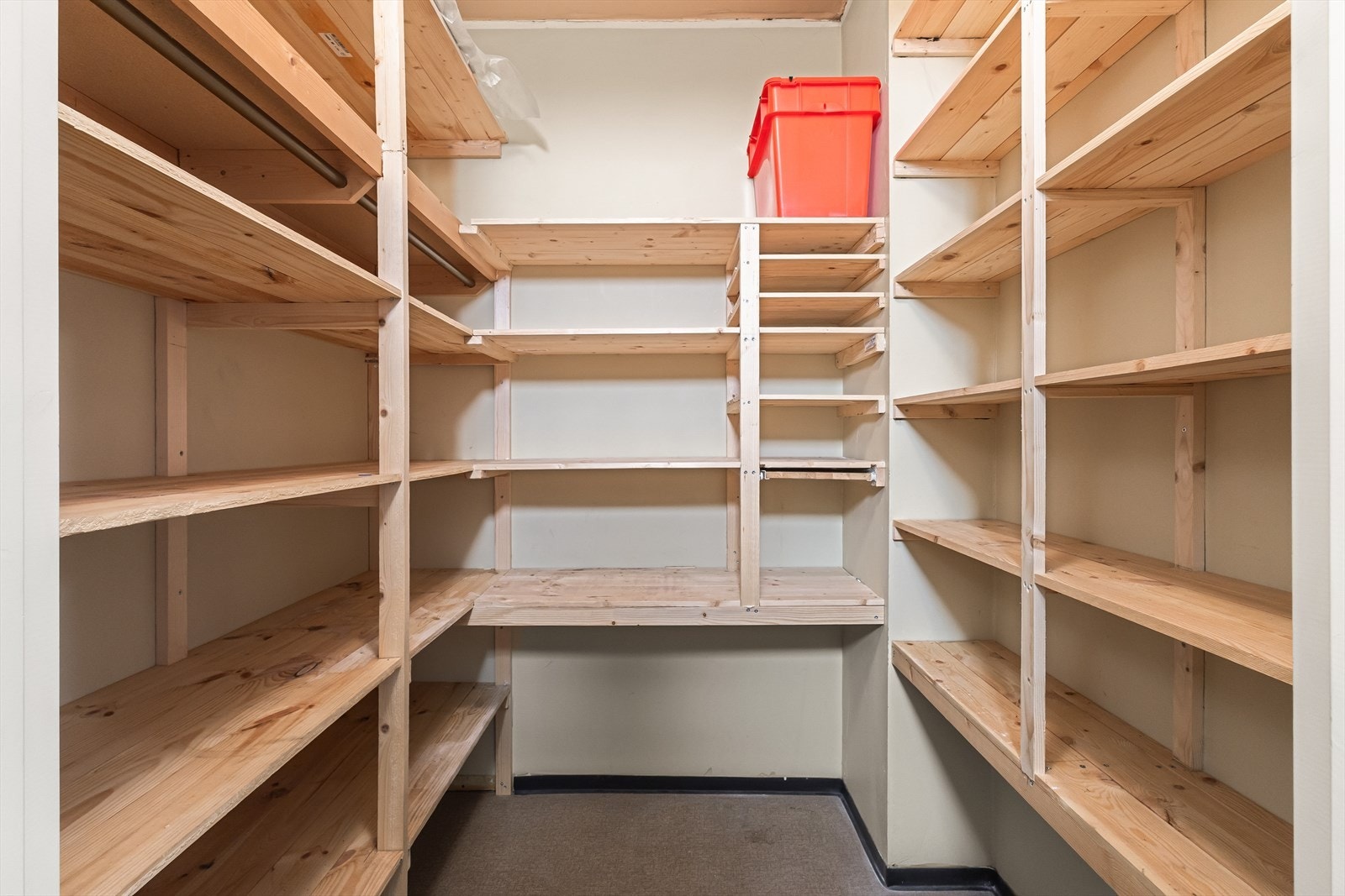 Leiligheten disponerer to eksterne boder, en på samme plan som leiligheten, og en i underetasjen. Galleribilde