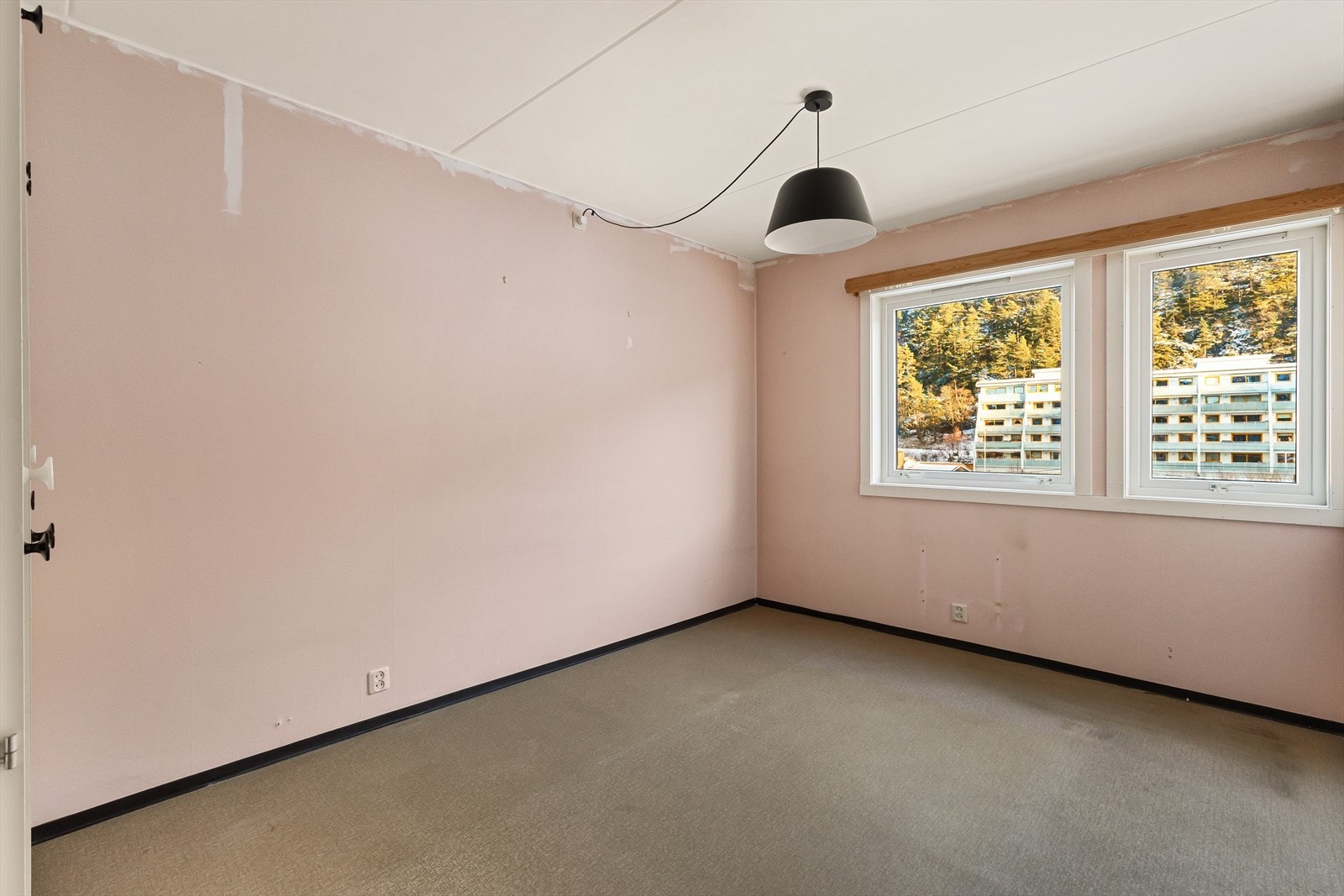 Det ene soverommet er i dag delt i to, og kan enkelt tilbakeføres til ett rom dersom dette er ønskelig. Galleribilde