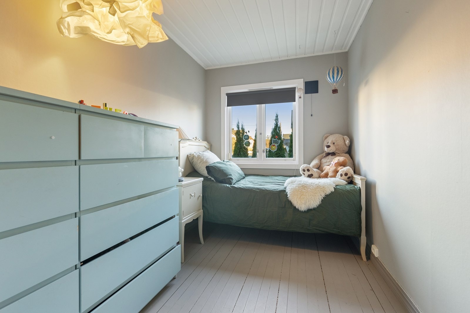 Soverommene i 1. etasje passer perfekt som barnerom, gjesterom eller kontor. Galleribilde