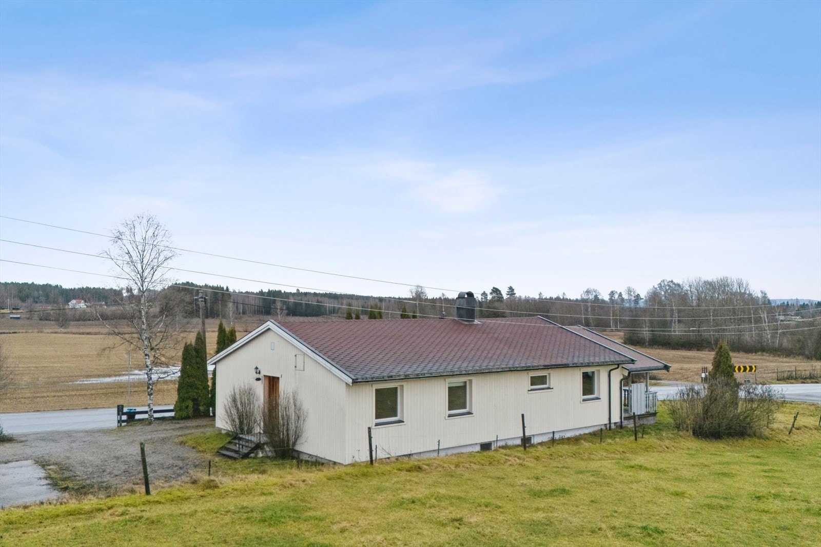 Tomt med gressarealer og åpent utsyn. Galleribilde