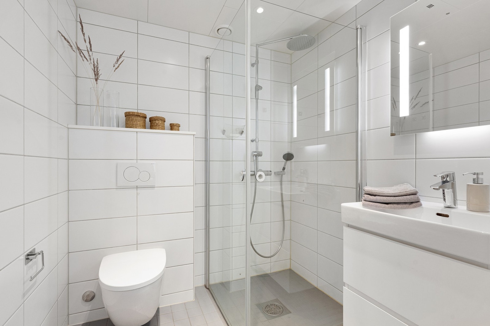 Badet tilknyttet hovedsoverommet har gjennomgående TG1 Galleribilde