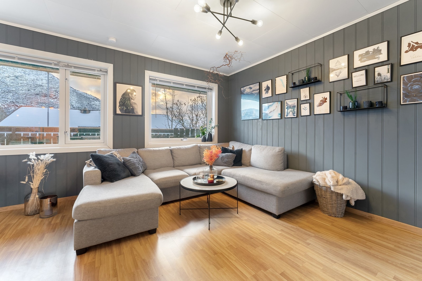 Lys og fin stue. Galleribilde