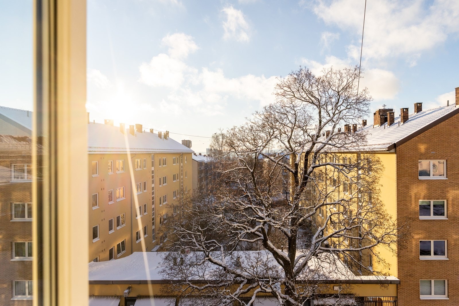 En nydelig leilighet med flott utsyn fra alle vinduer. Galleribilde