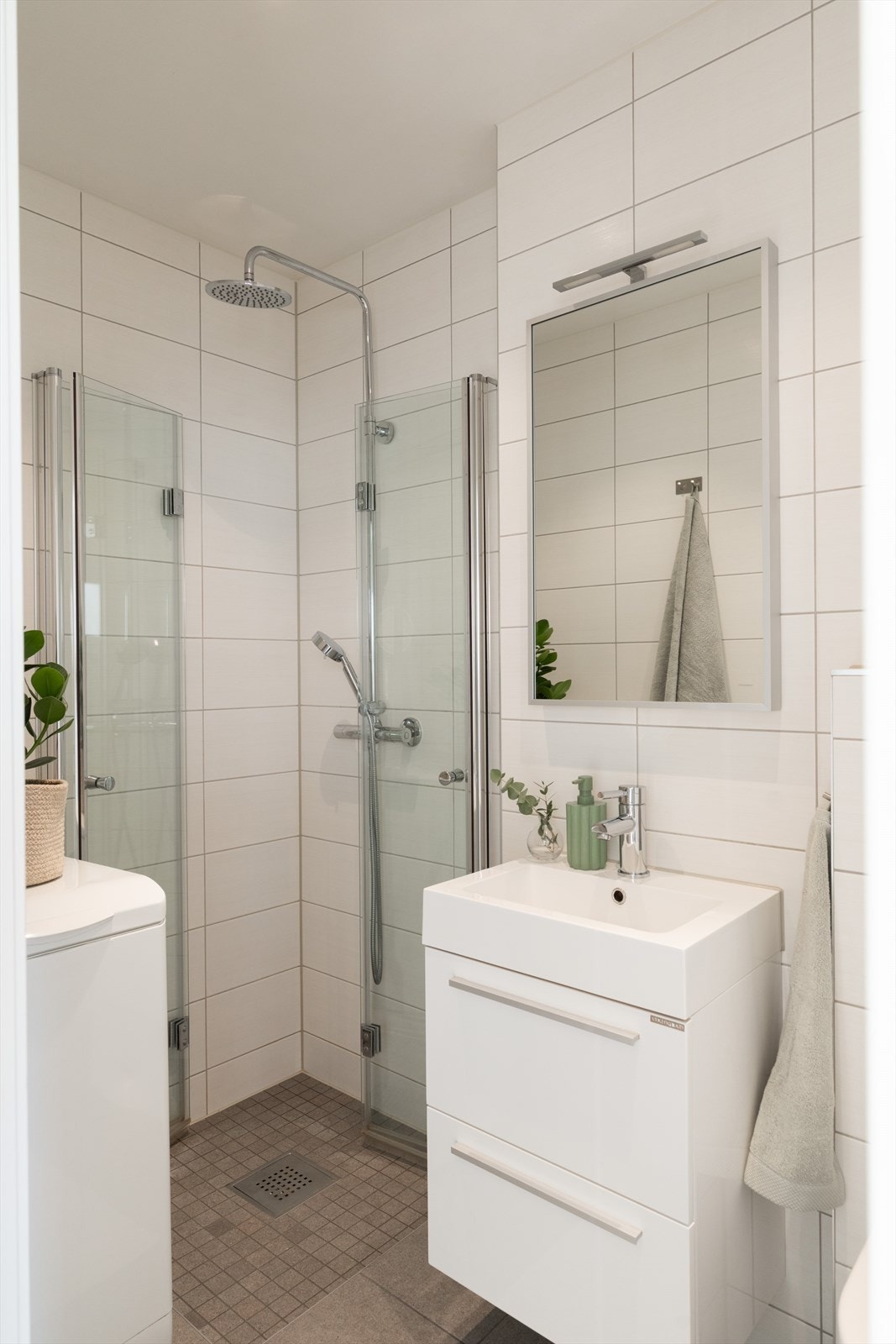 Det er både opplegg til vaskemaskin og varmekabler i gulvet Galleribilde