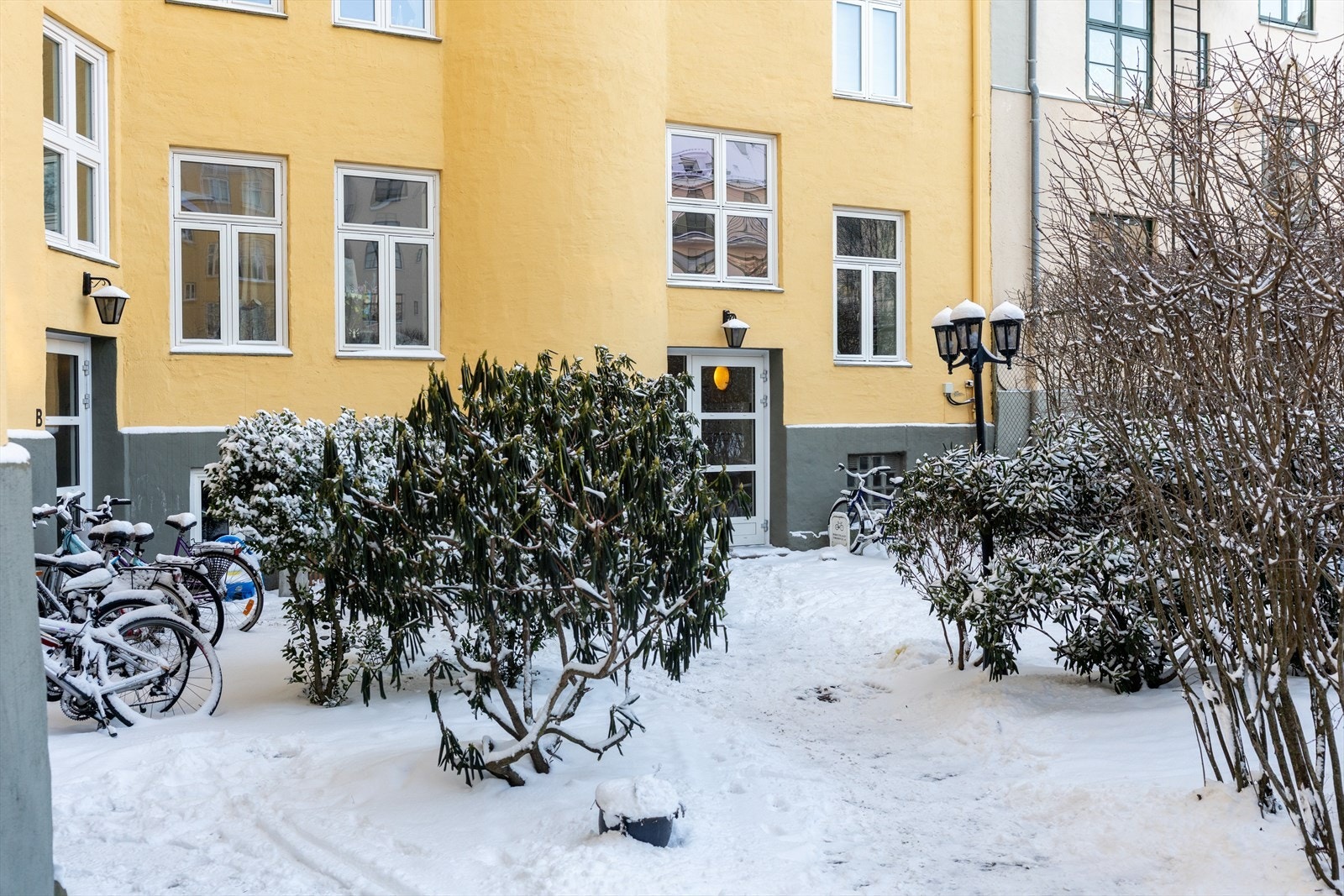 Borettslaget har en hyggelig, lukket bakgård Galleribilde