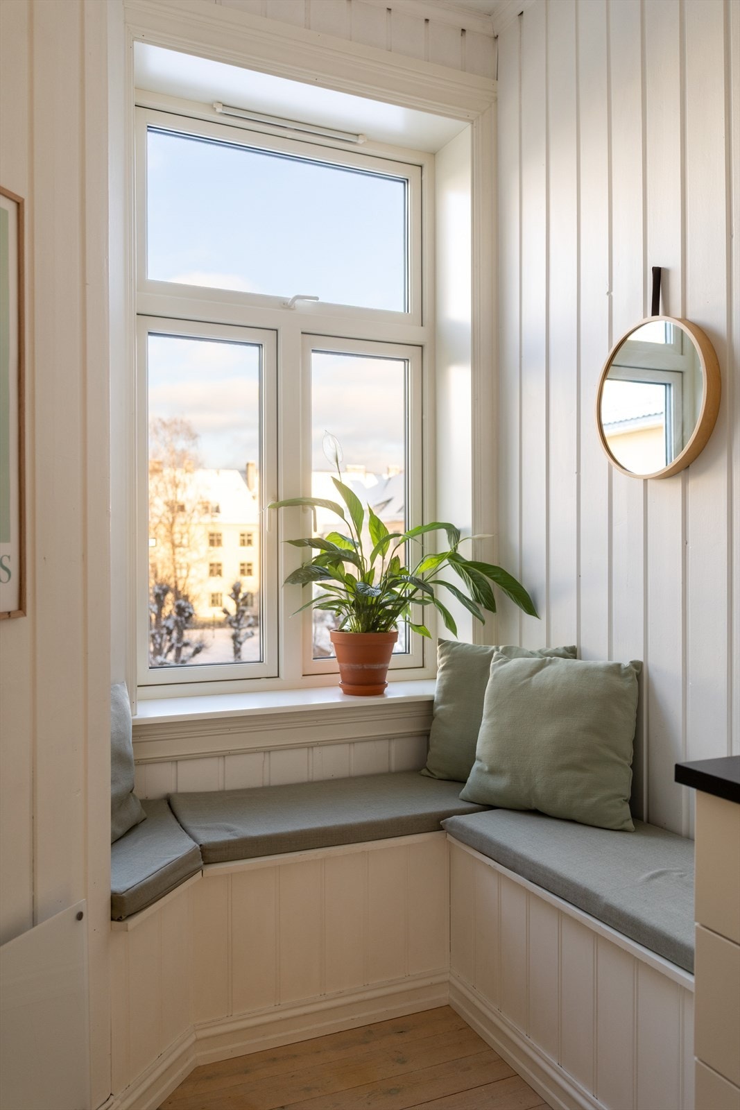 Her kan du sitte å nyte utsikten mot den flotte bakgården Galleribilde