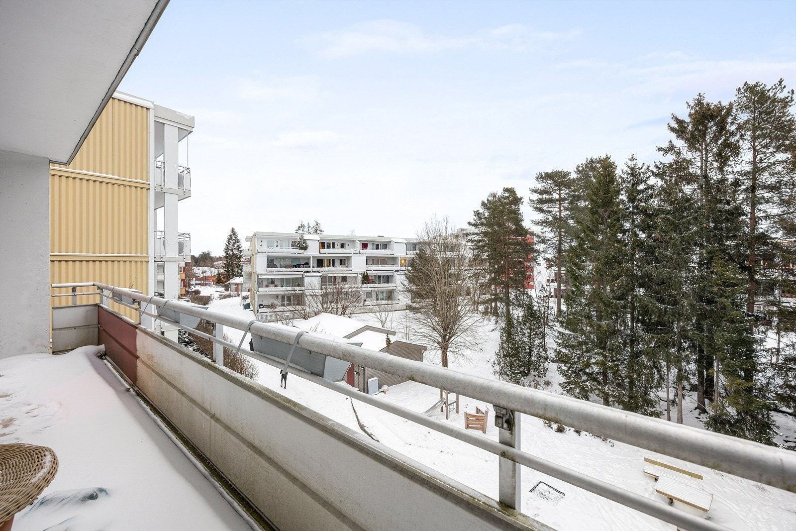 Utsikt fra den østvendte balkongen mot fellesarealer. Galleribilde