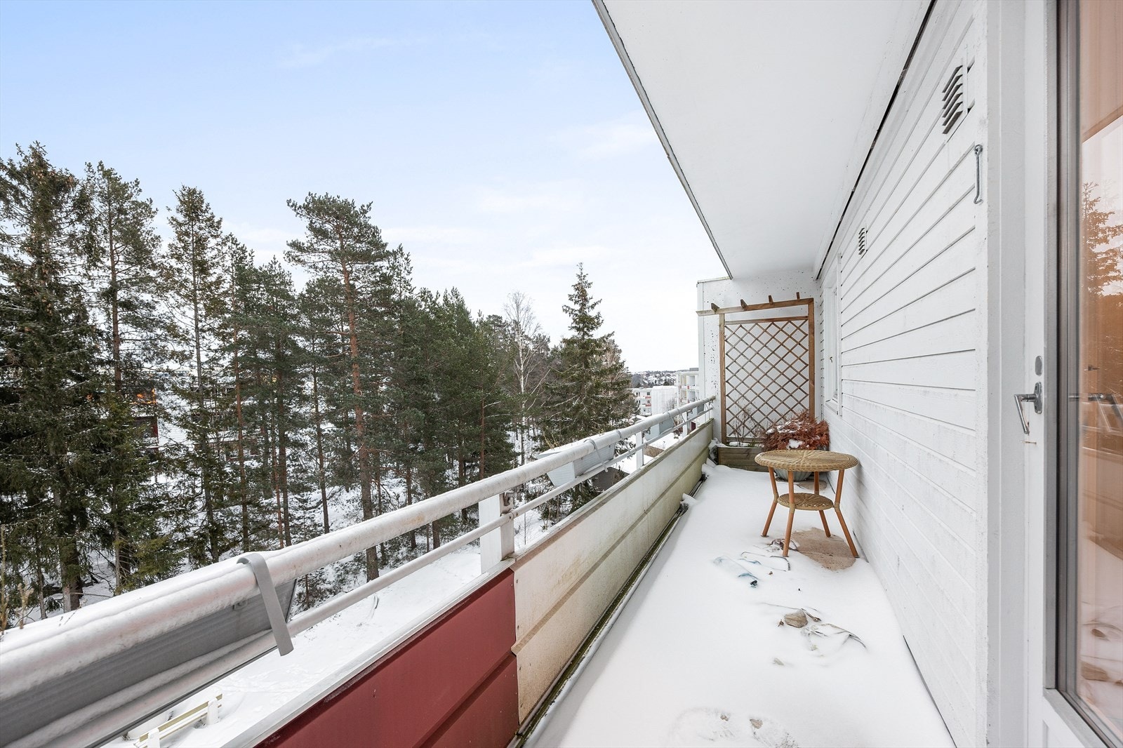 Den østvendte balkongen ved kjøkkenet er ideell for morgenkaffen. Galleribilde