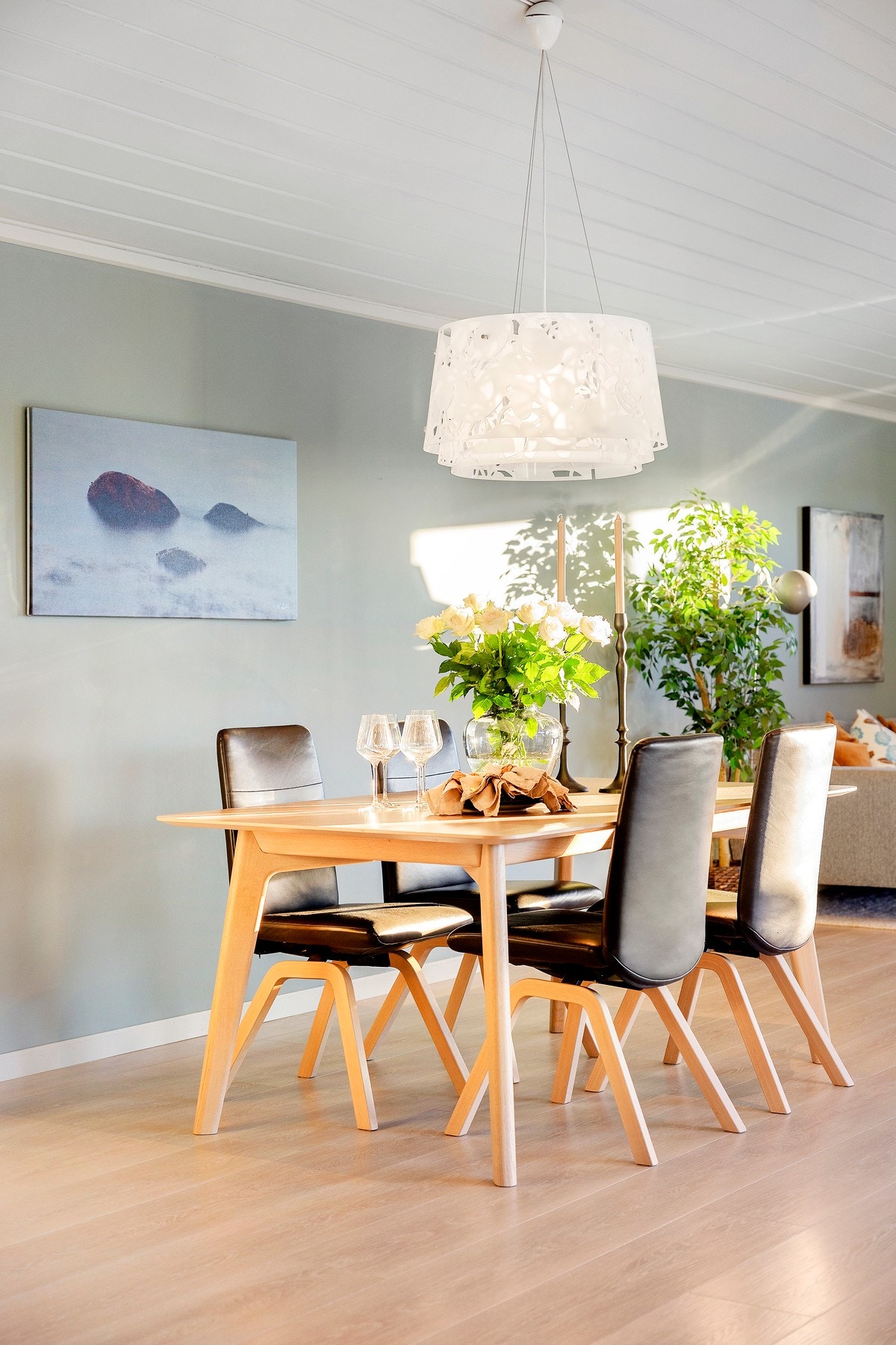 Her er det god plass til å samle både familie og gode venner rundt bordet. Galleribilde