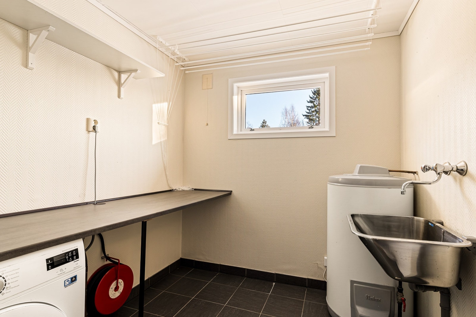 Et praktisk vaskerom finner du rett ved inngangspartiet Galleribilde
