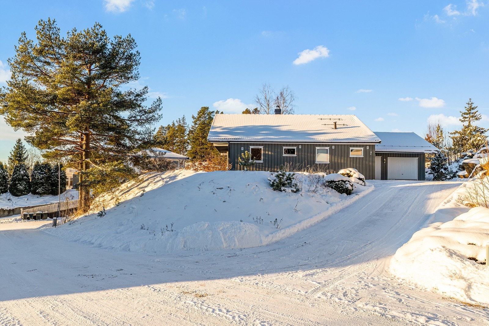 Fasade og gårdsplass Galleribilde
