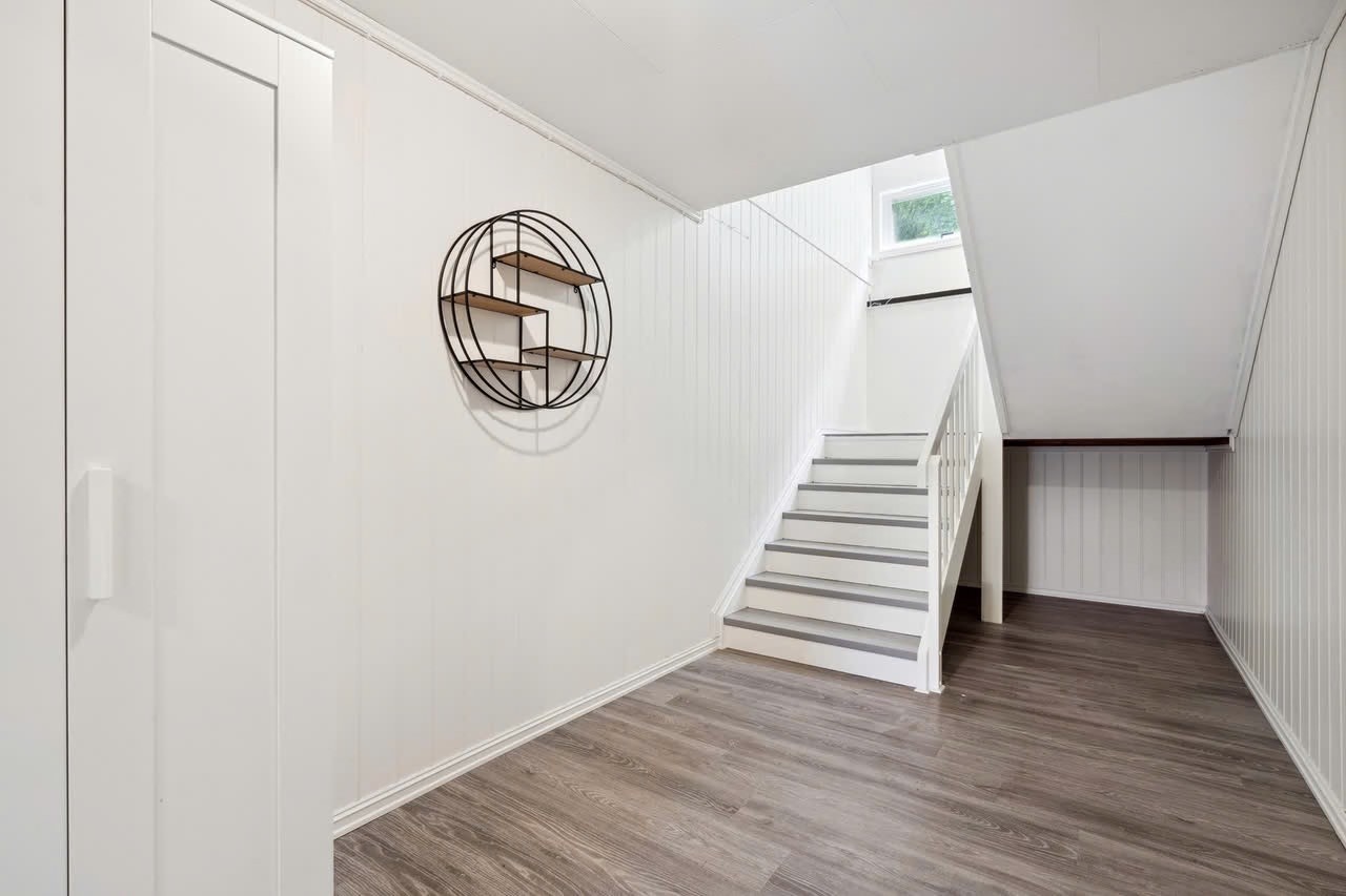 Entreen og gang/hall, en koselig og romslig vellkomst med plass til å hengefra og garderobe. Galleribilde