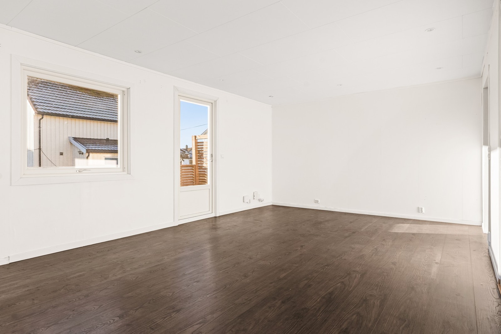 Stuen er av god størrelse, som gjør det enkelt å møblere etter eget ønske. Galleribilde