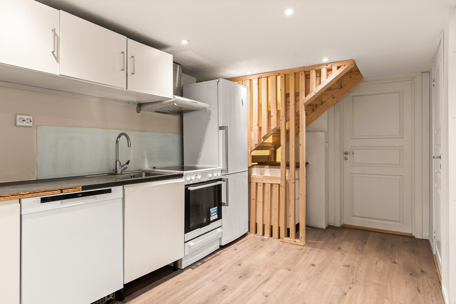 Separat kjøkken i kjelleren. Galleribilde