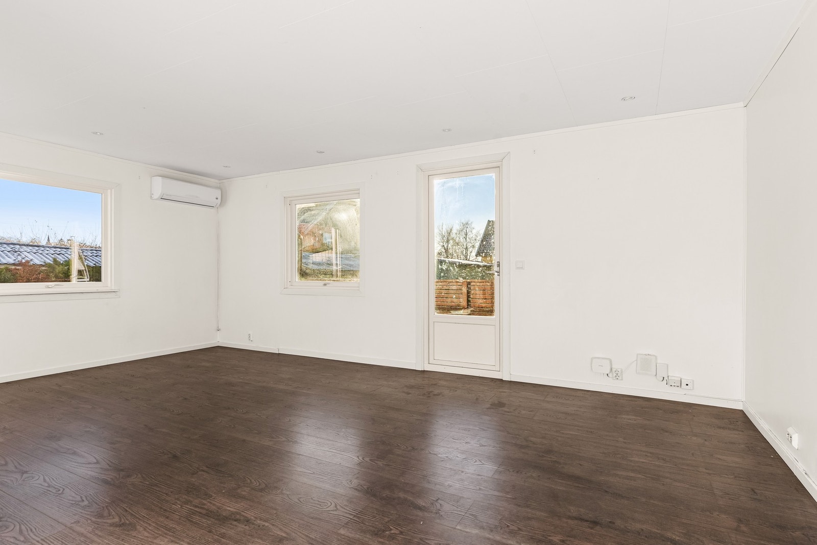 Fra stuen er det utgang til balkong. Galleribilde