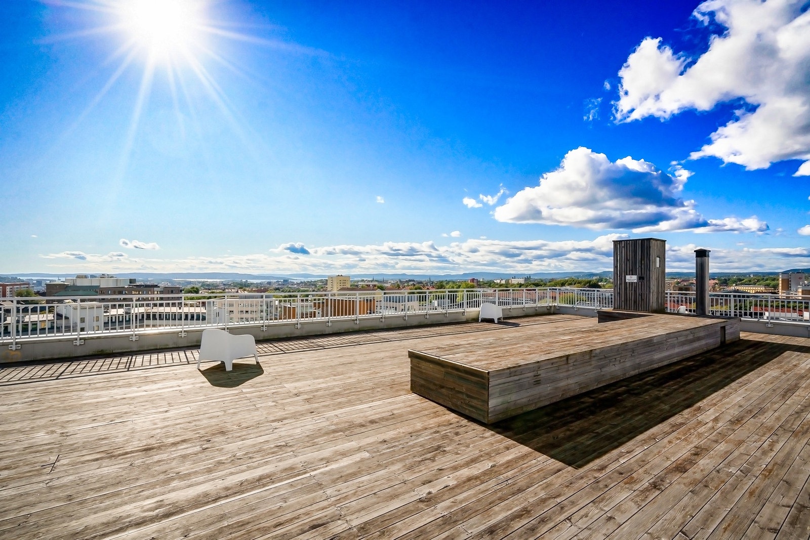 I nabobygget som er en del av sameiet er det en nydelig takterrasse. Galleribilde