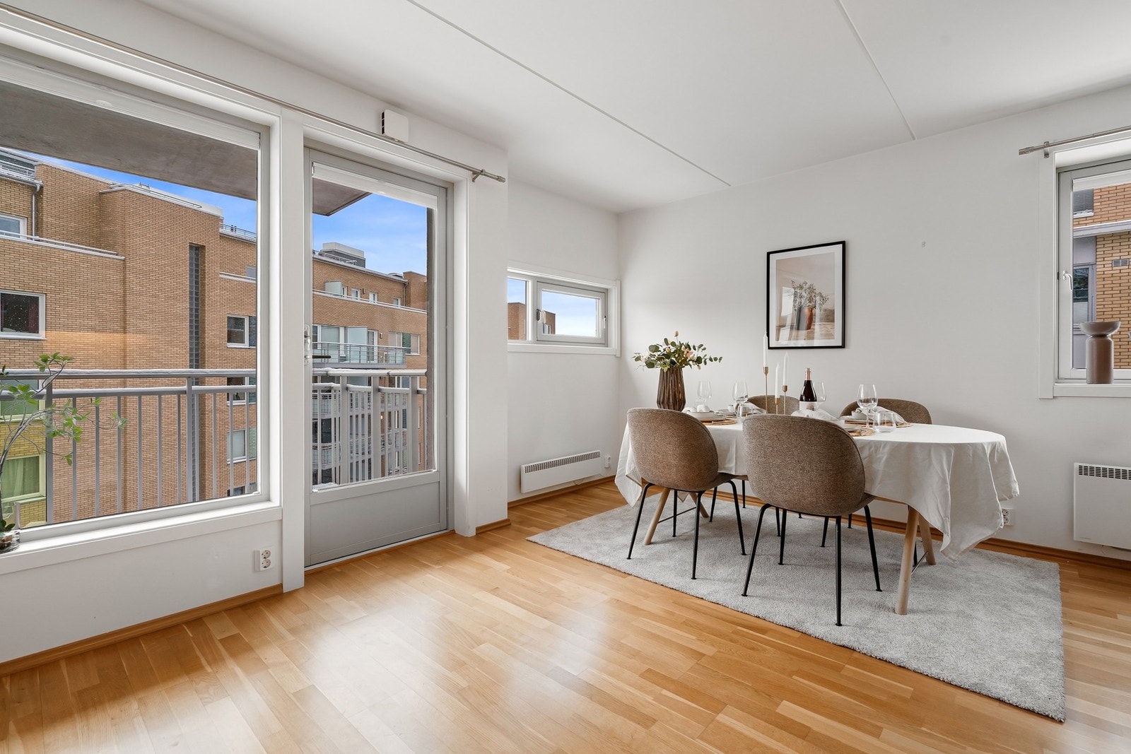 Endeleilighet med gode lysforhold fra tre himmelretninger. Galleribilde