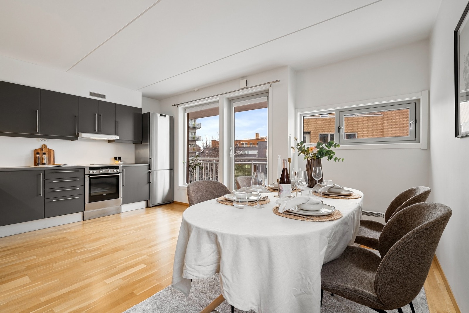 Lys og innbydende kjøkkensone. Galleribilde