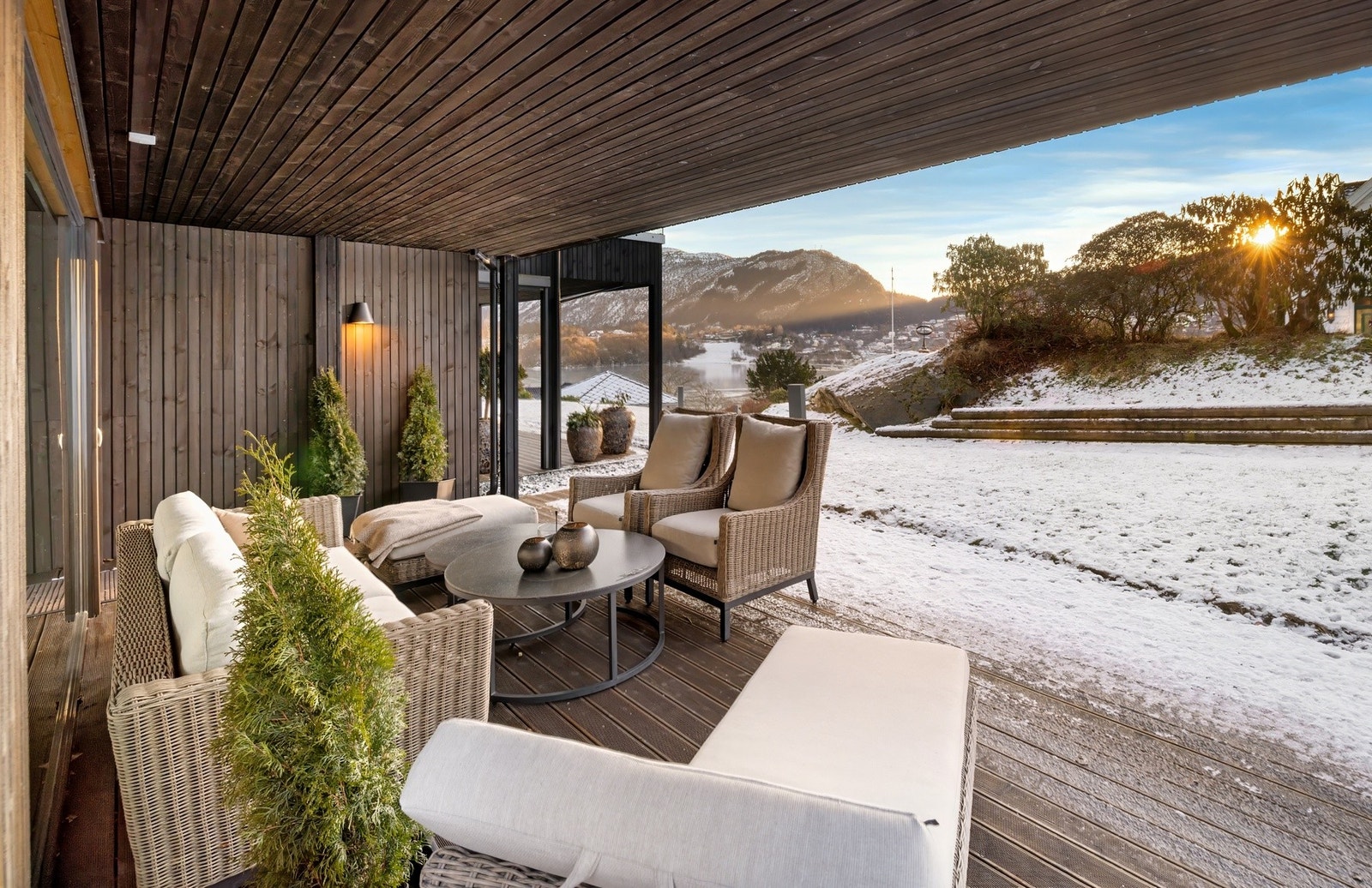 Her sitter man i skjermede omgivelser med begrenset innsyn. Galleribilde