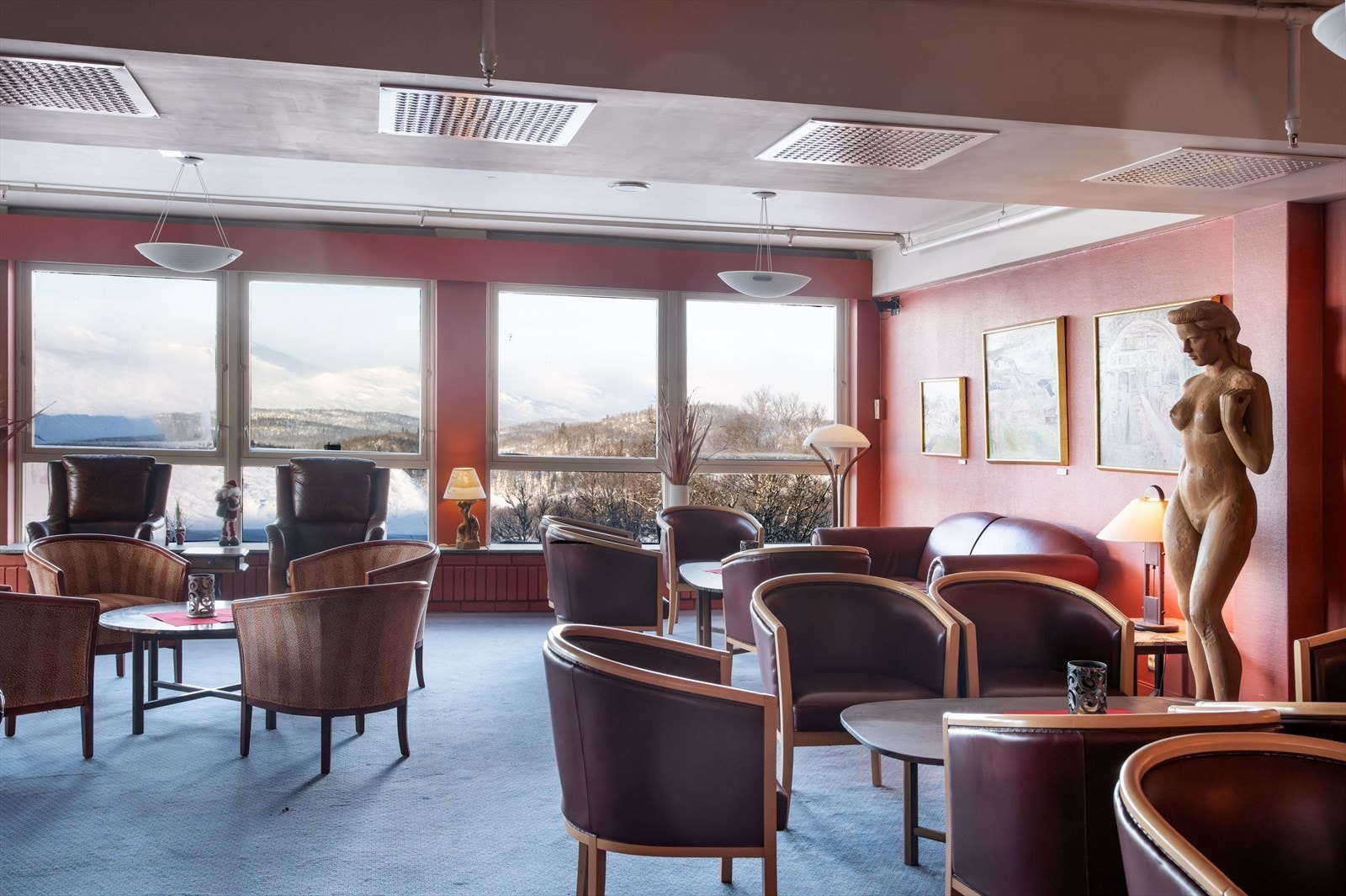 På hotellet er det blant annet peisestue, svømmehall, trimrom, badstue og lekestue - ideelt for både avslapning og aktivitet. Galleribilde