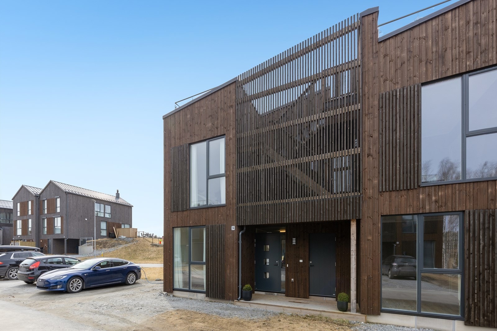 Tomannsboligen er fra 2023 som ligger i et barnevennlig og rolig område, og som er en del av Øvre Stasjonsenga sameie. Galleribilde