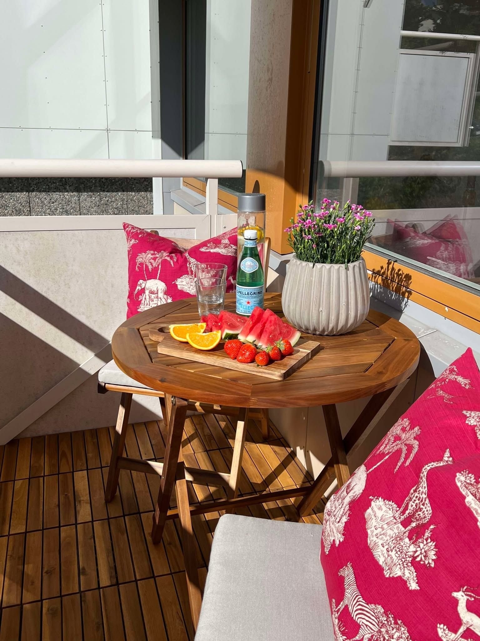 Du har plass til både et spisebord og en solseng Galleribilde