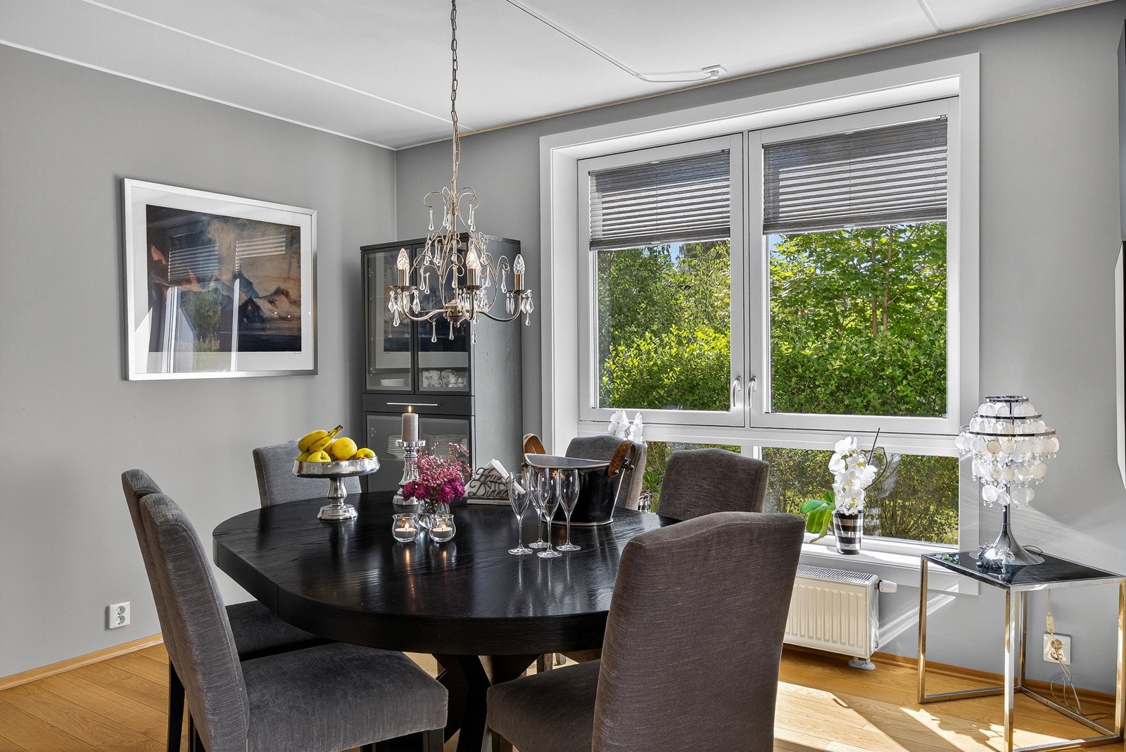 Det er god plass til koselig spisestue i forkant av kjøkkenet. Galleribilde