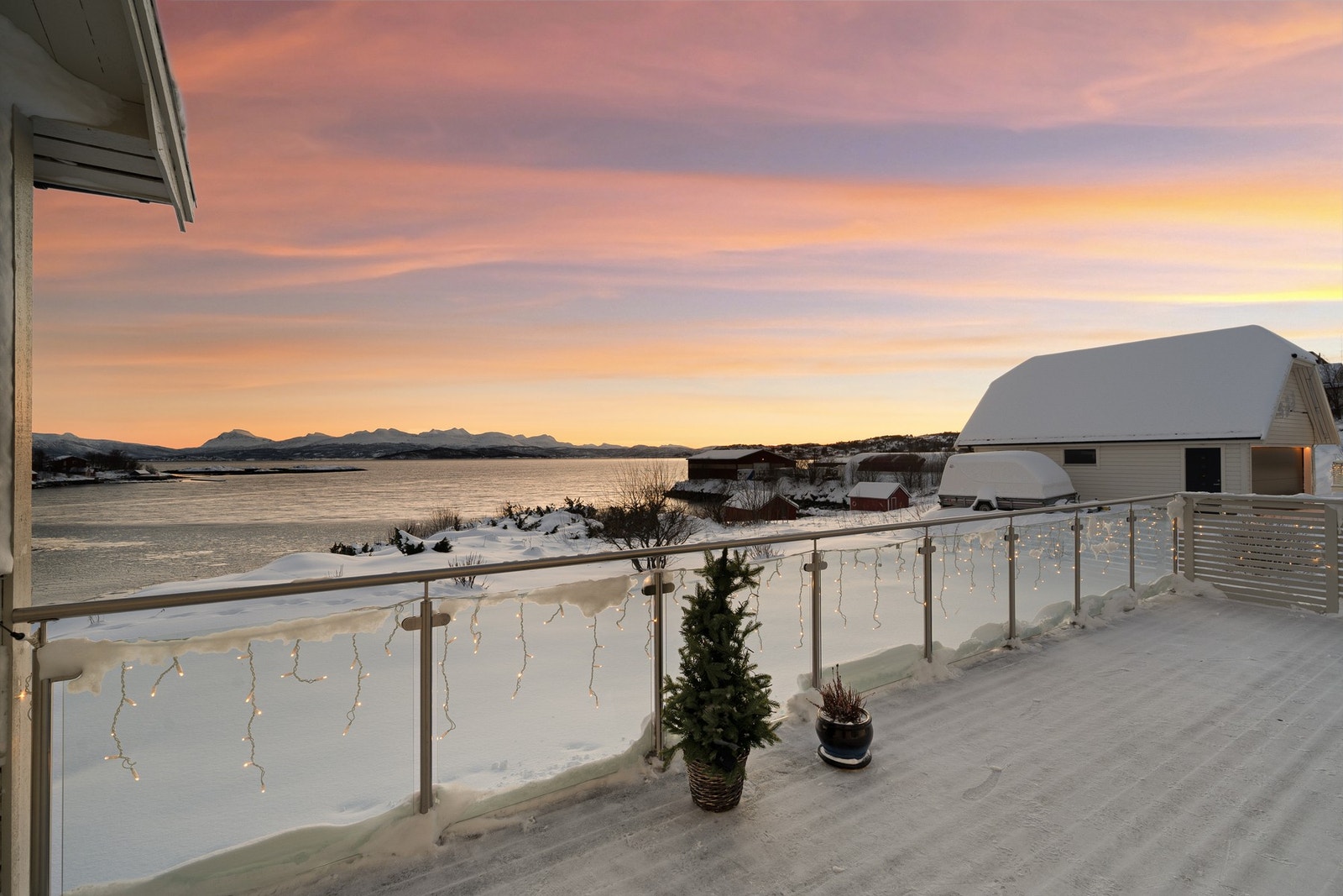 Flotte uteområder med strålende utsikt og gode solforhold! Galleribilde