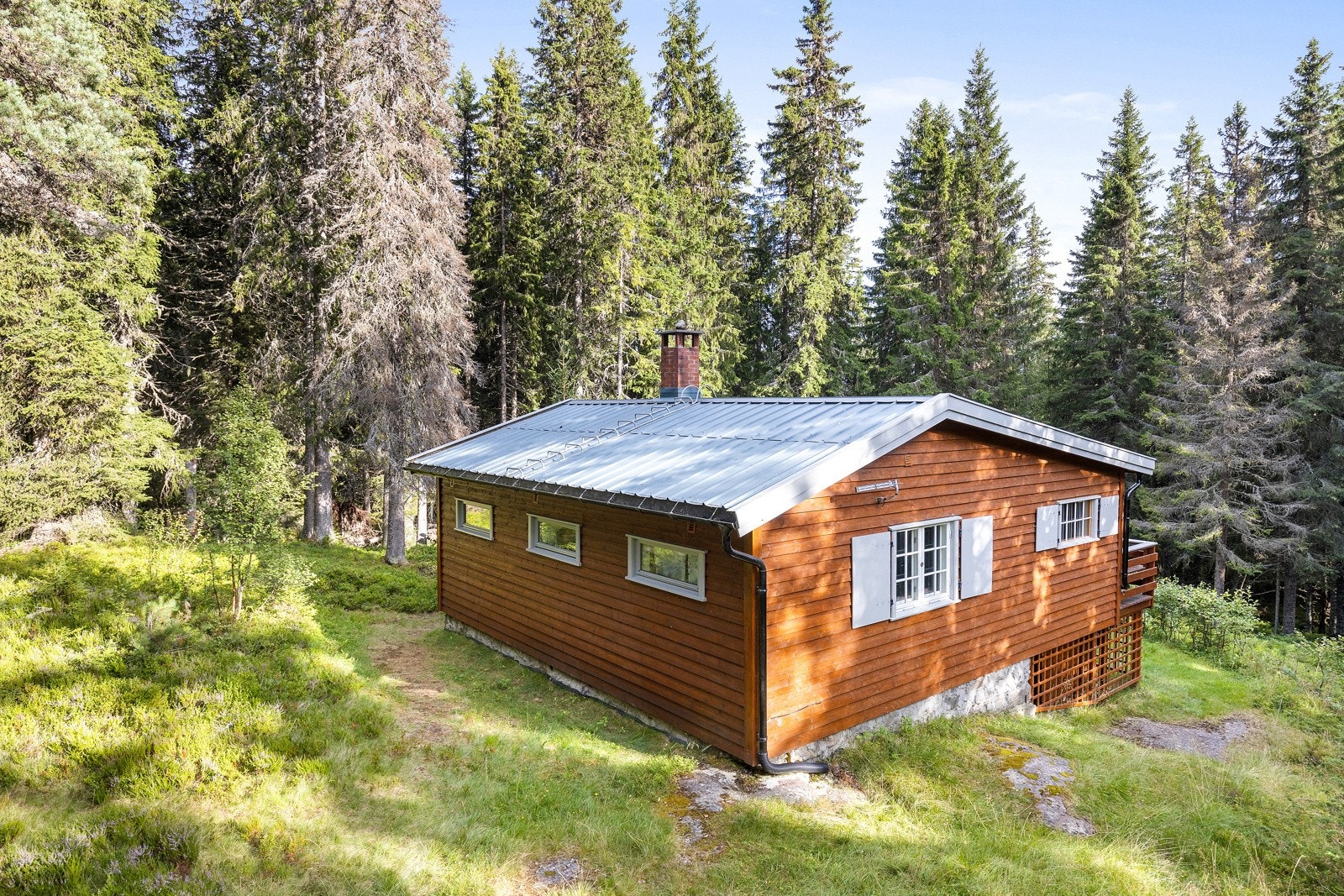 Hytta er godt vedlikeholdt, og har smarte løsninger for holdbarhet som f.eks stålplater på taket som er solide og har lang levetid. Galleribilde