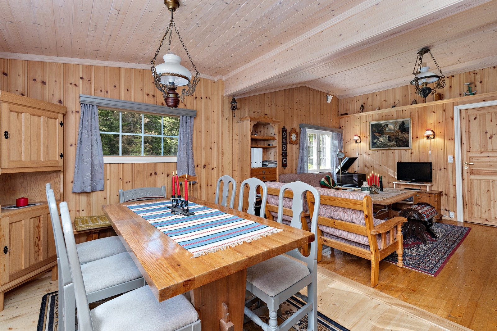 12v anlegget sørger for at noe av hverdagskomforten blir med på hytta! Galleribilde