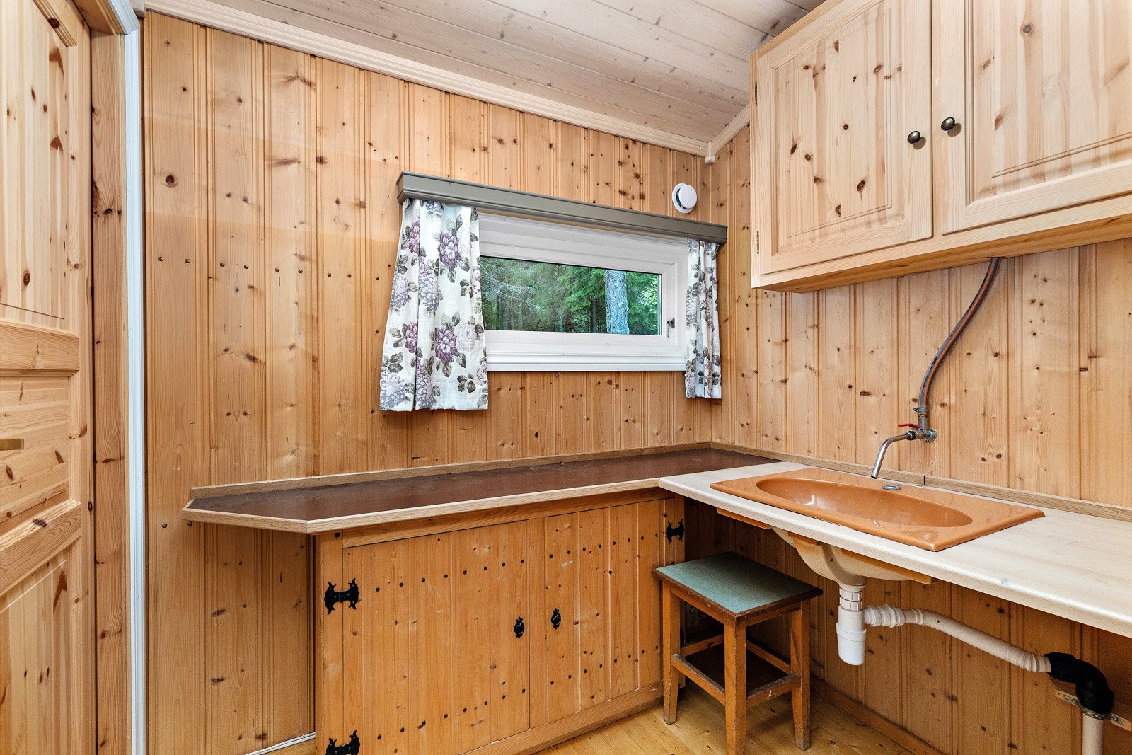 Gang til soverom (Stellerom) med innlagt sommervann. Galleribilde