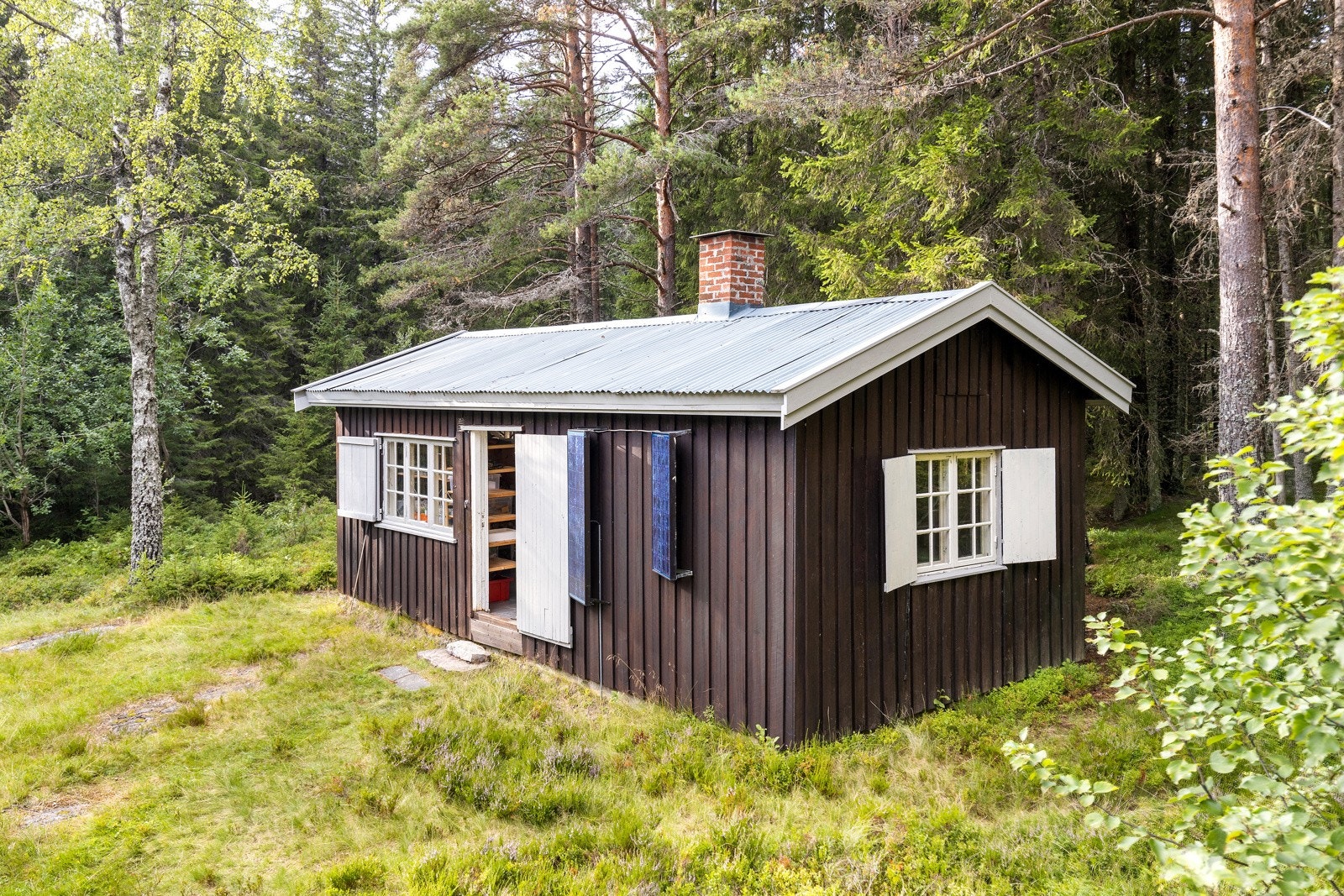 Uthus (originalt en separat hytte) med god plass til lagring. Galleribilde