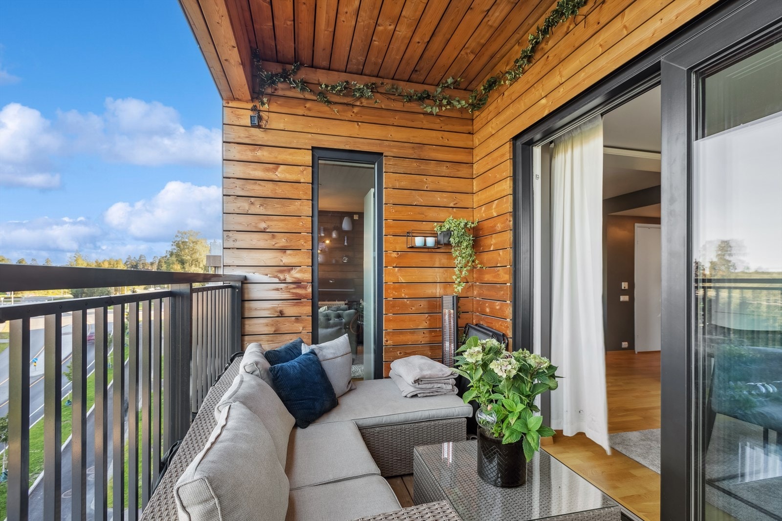 Balkongen er på ca. 7 kvm. Galleribilde