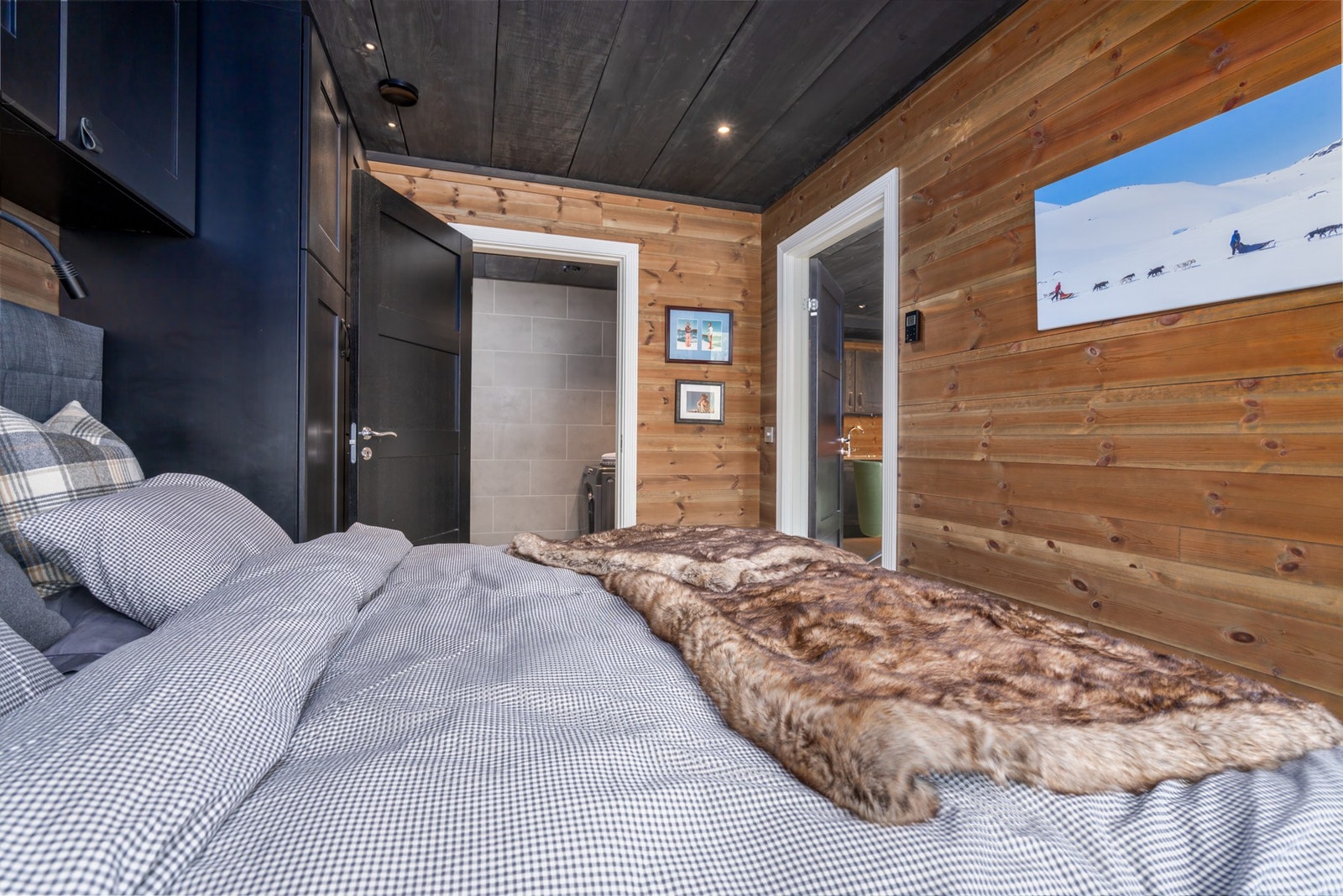 Hovedsoverom har tilgang til eget baderom. Galleribilde