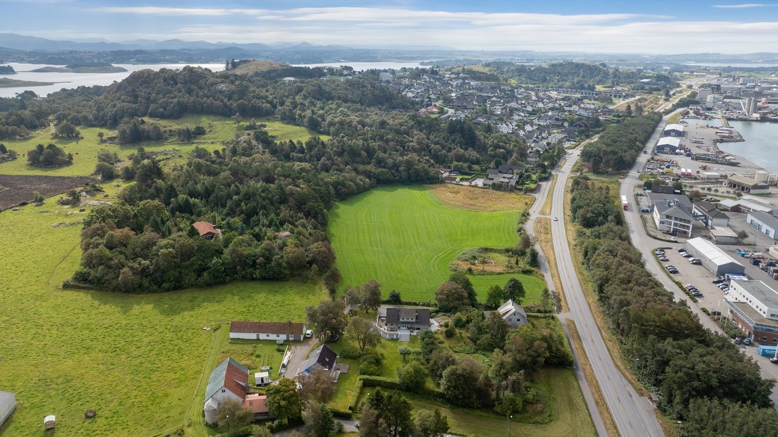 Gangavstand til småbåthavn gir enkel tilgang til sjø og båtliv. Galleribilde