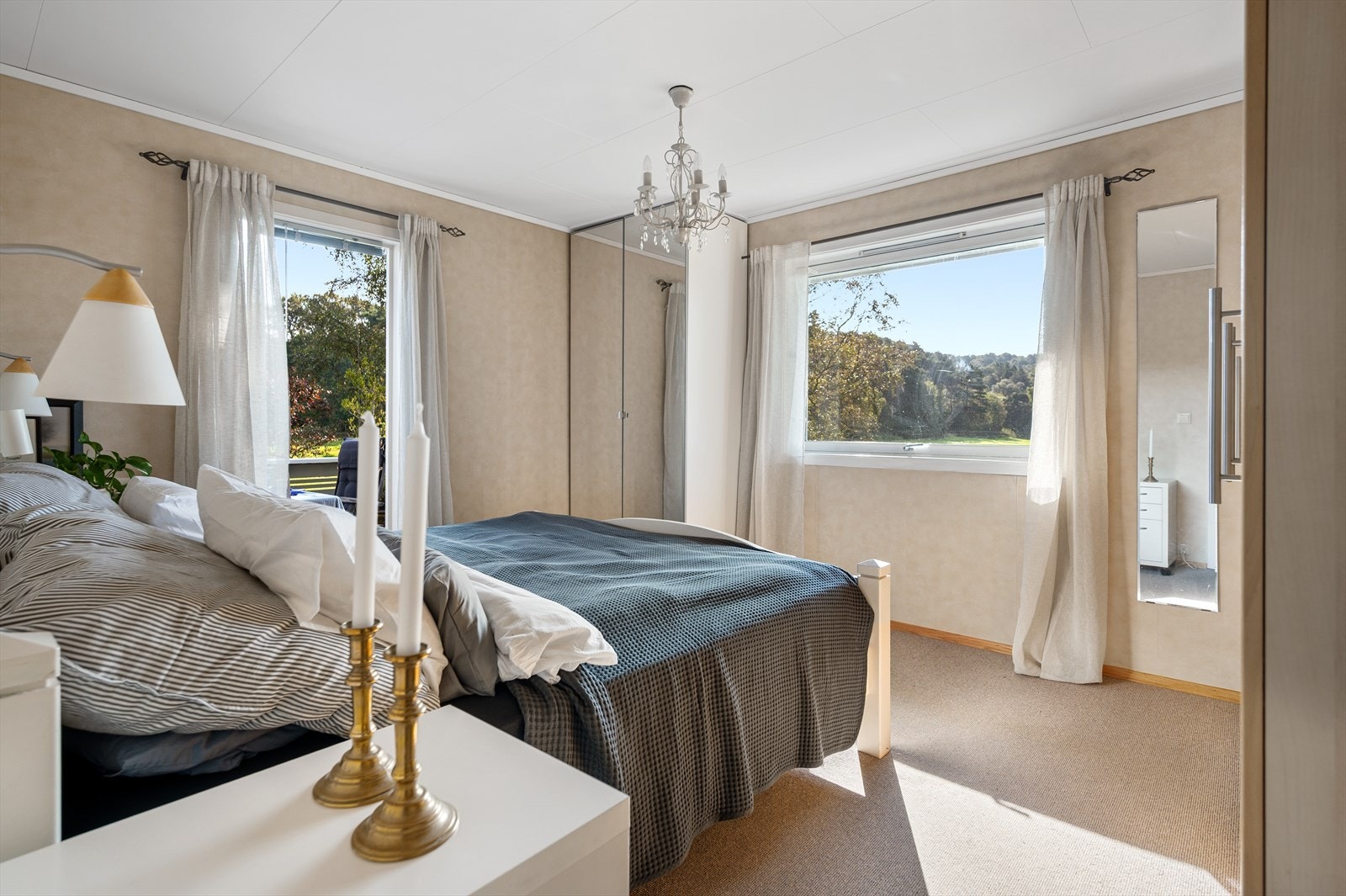 Soverommet har også god garderobeplass. Galleribilde