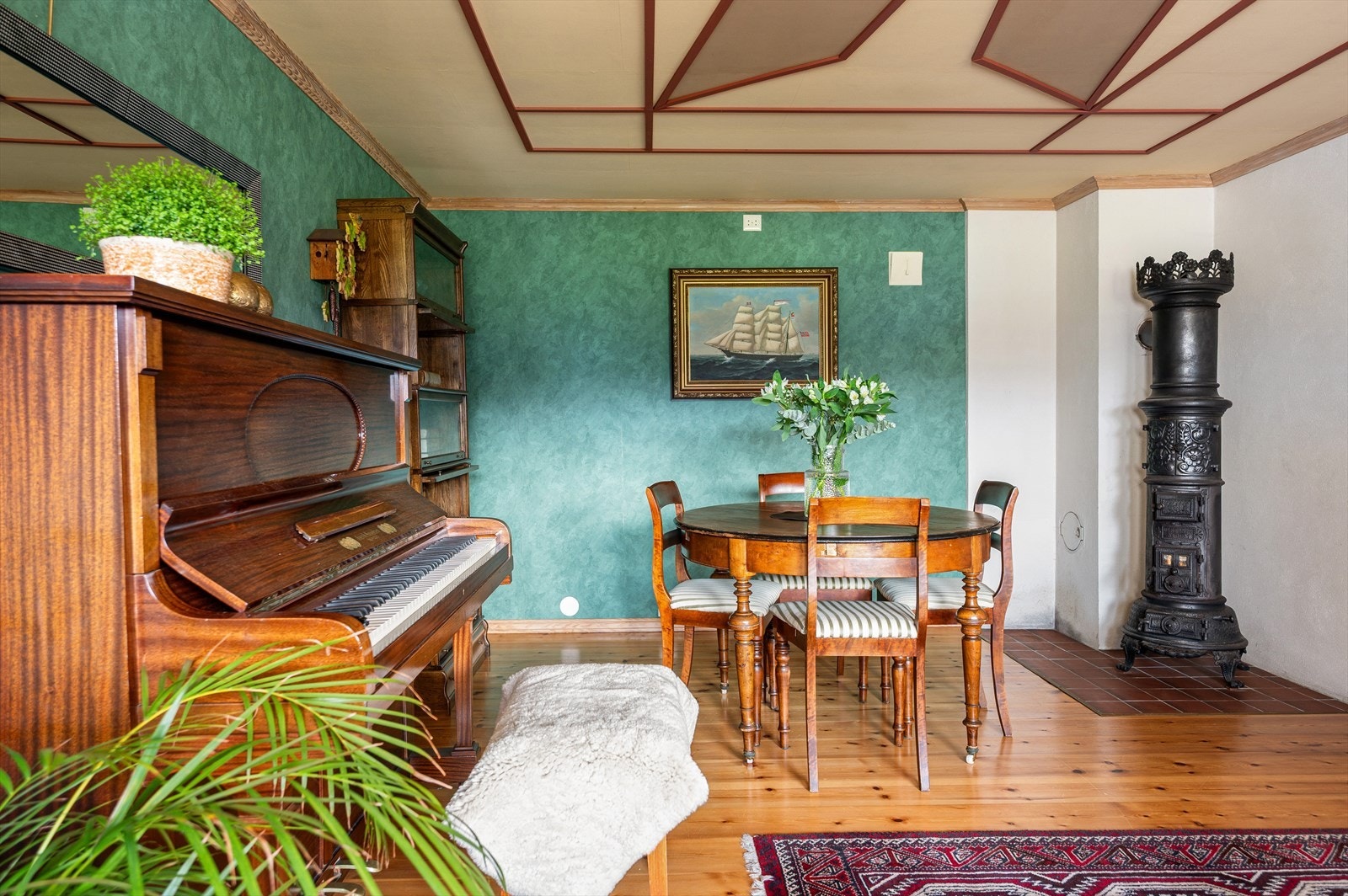 Kjellerstuen er opprinnelig godkjent som hobbyrom. Se punkt for ferdigattest for mer informasjon. Galleribilde