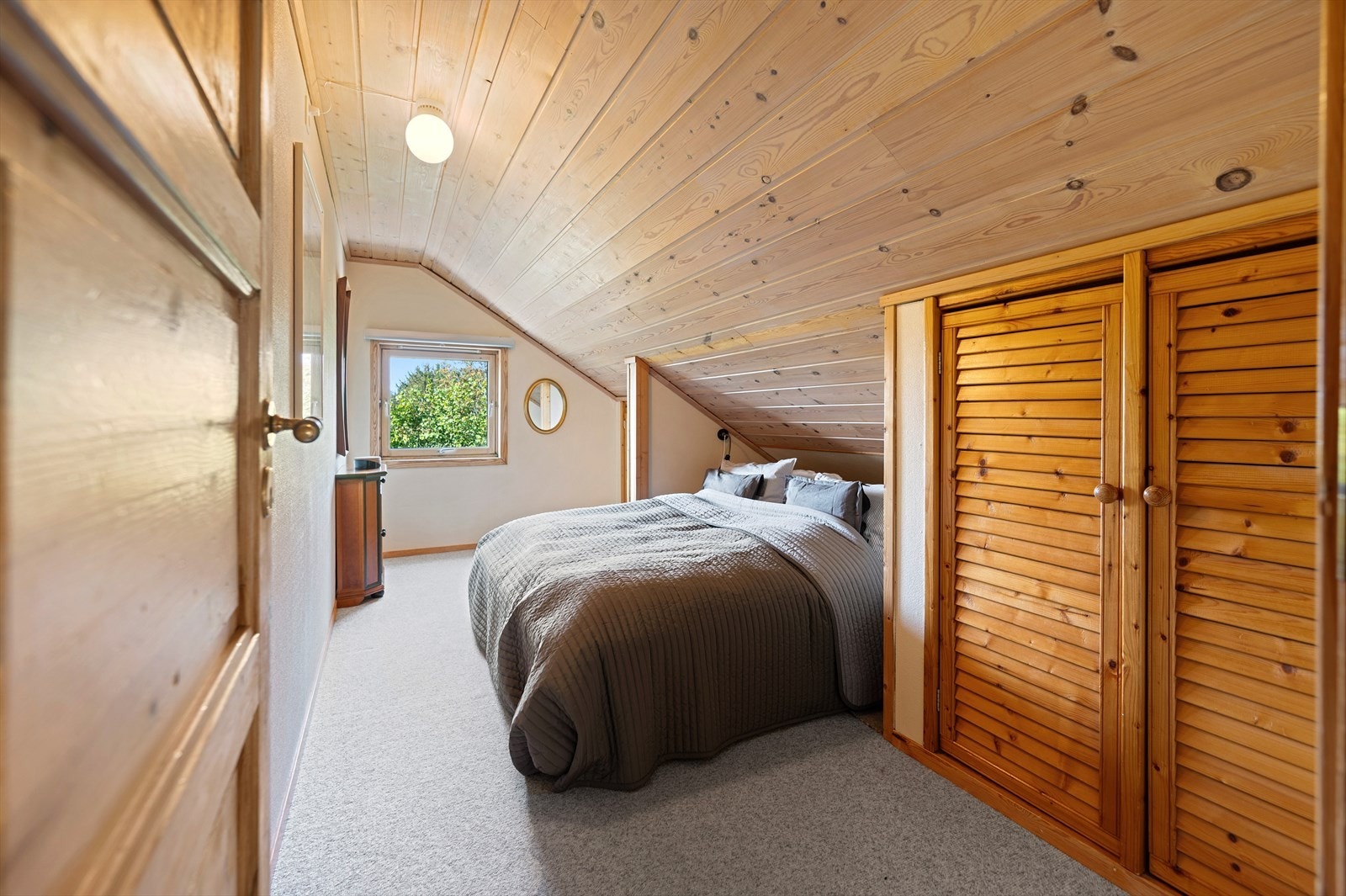 Innredningen av denne etasjen er ikke byggemeldt og godkjent. Se punkt for ferdigattest for mer informasjon. Galleribilde