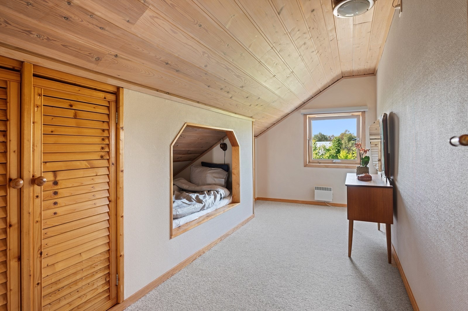 Innredningen av denne etasjen er ikke byggemeldt og godkjent. Se punkt for ferdigattest for mer informasjon. Galleribilde