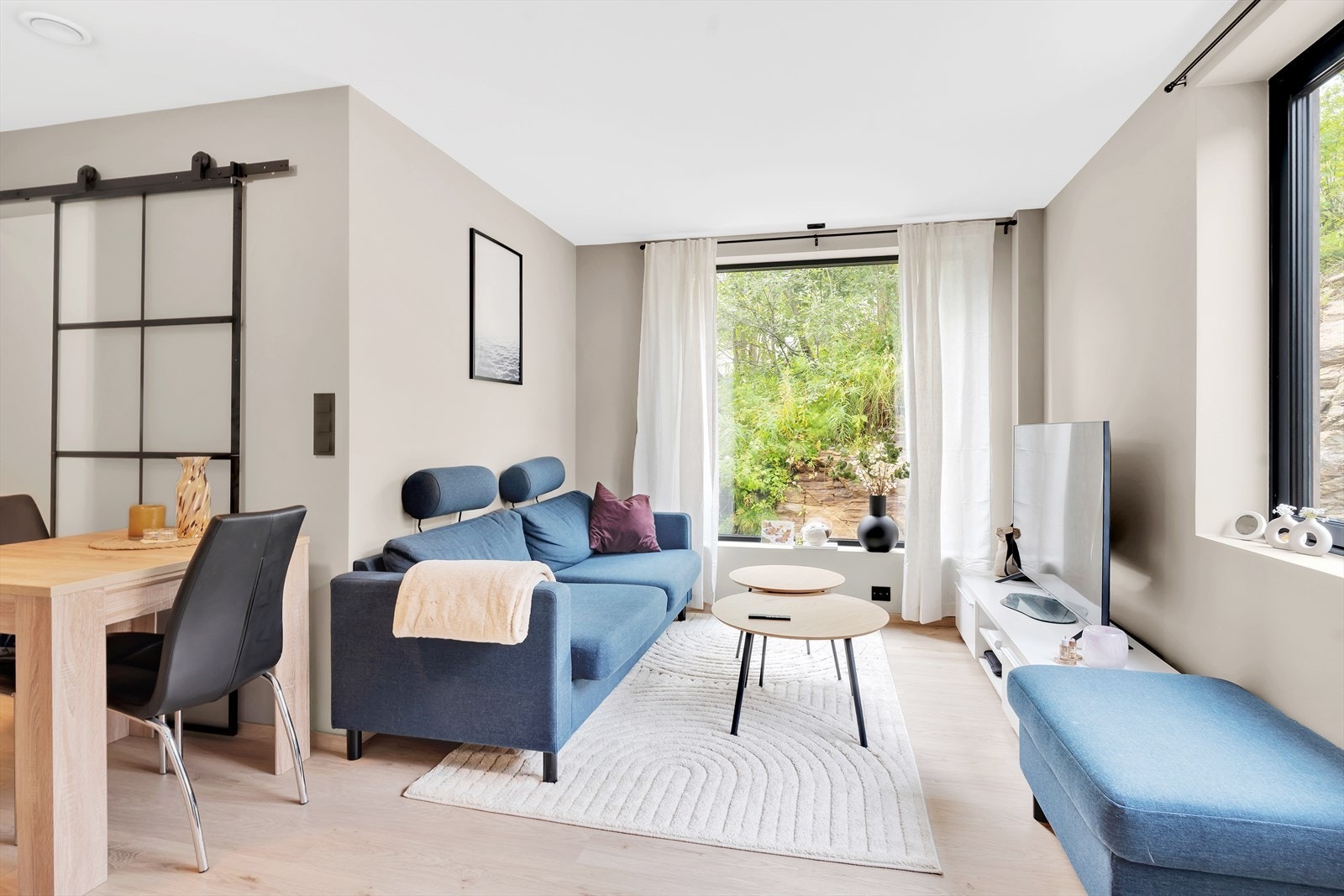 På andre plan finner du boligens utleieleilighet, som på linje med hovedenheten byr på en svært innbydende atmosfære. Galleribilde