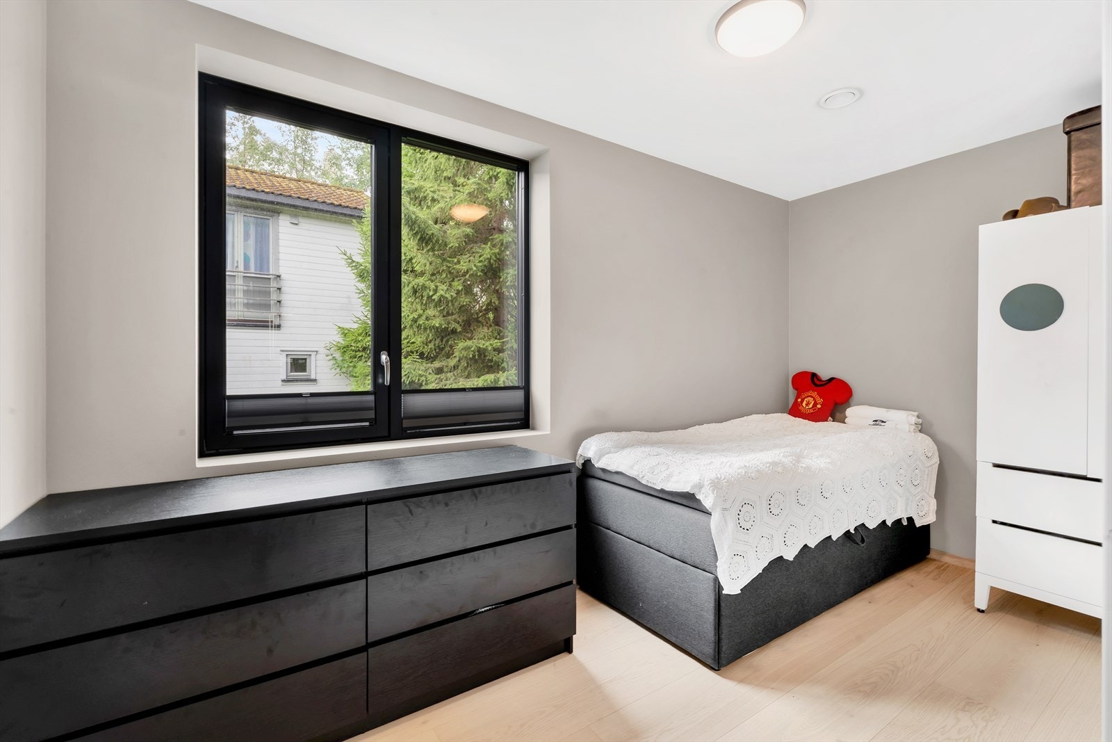 Soverom 4 - også av god størrelse. Perfekt som eksempelvis gjesterom, barnerom, hjemmekontor eller annet. Galleribilde