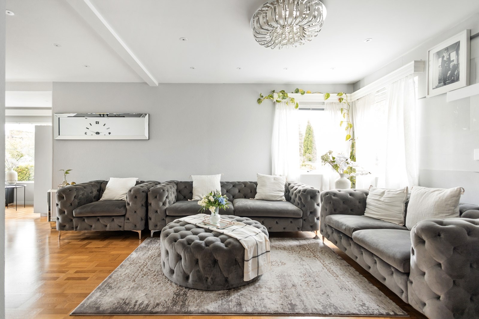 En ekstra stuedel gir mulighet for en roligere sone, adskilt fra hovedstuen. Galleribilde