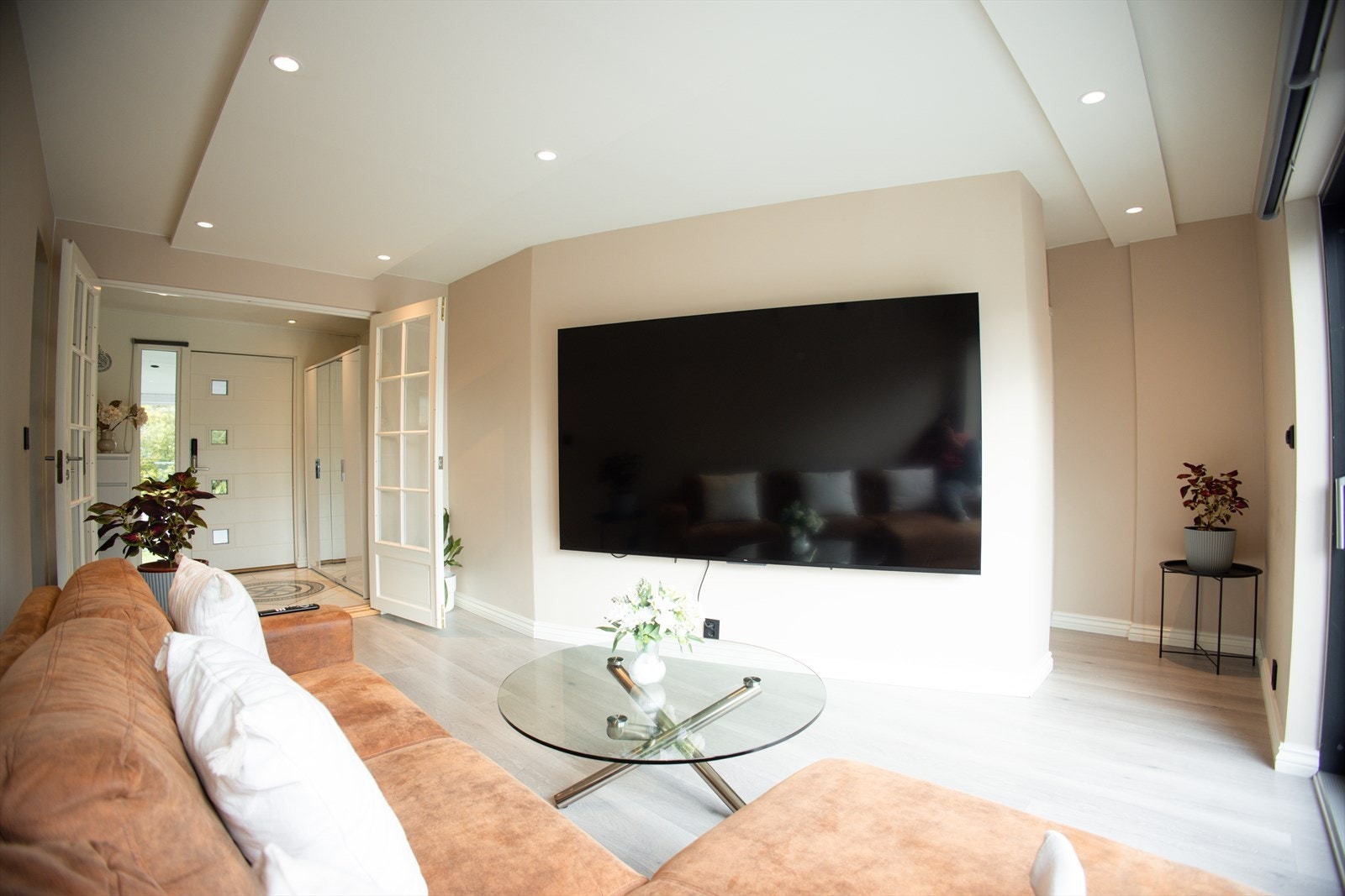 En separat TV-stue gir en ekstra sone for avslapning og underholdning. Galleribilde