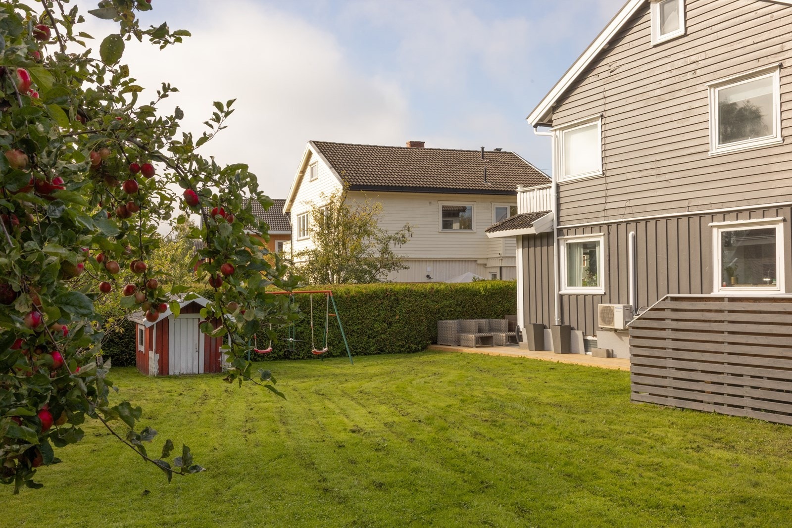 Den store gressplenen er ideell for lek og aktiviteter for hele familien. Galleribilde