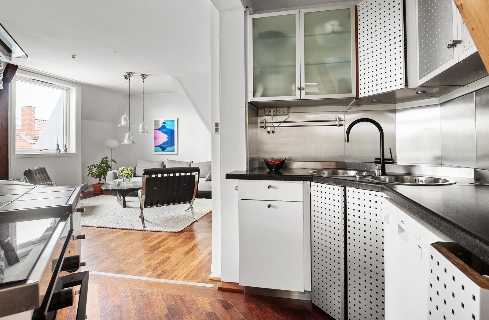 Kjøkken med integrerte hvitevarer Galleribilde