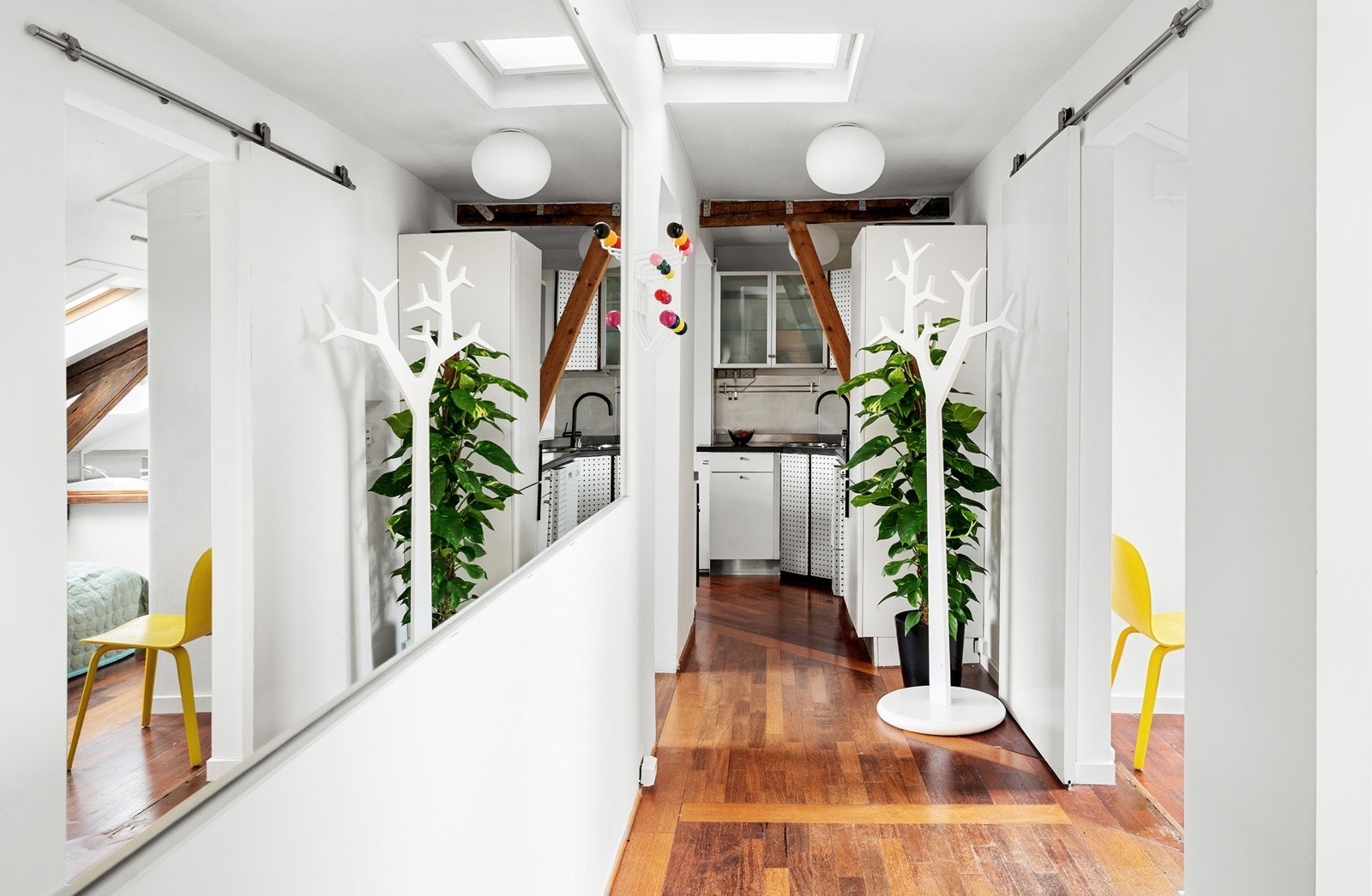 Gang som leder inn på kjøkken/stue Galleribilde